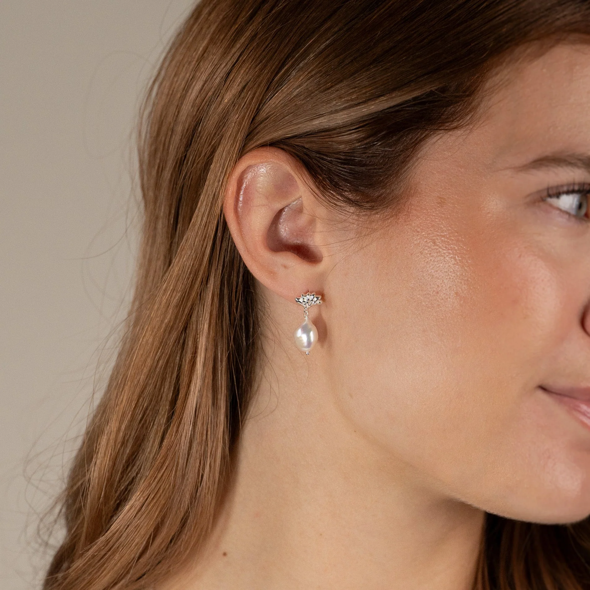 SHELLY PEARL SILVER EARRING - Image 4