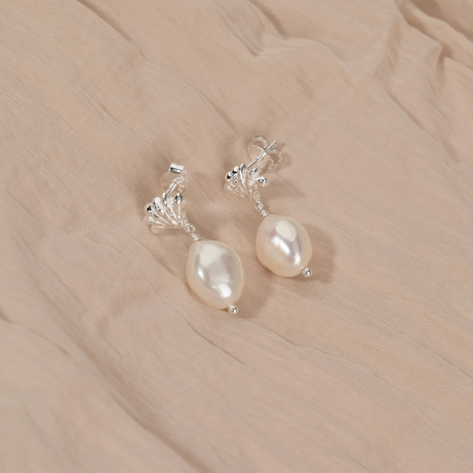 SHELLY PEARL SILVER EARRING - Image 5