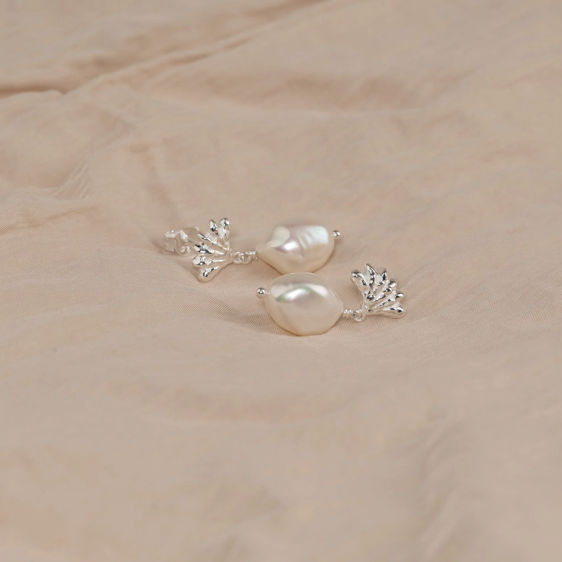 SHELLY PEARL SILVER EARRING - Image 7