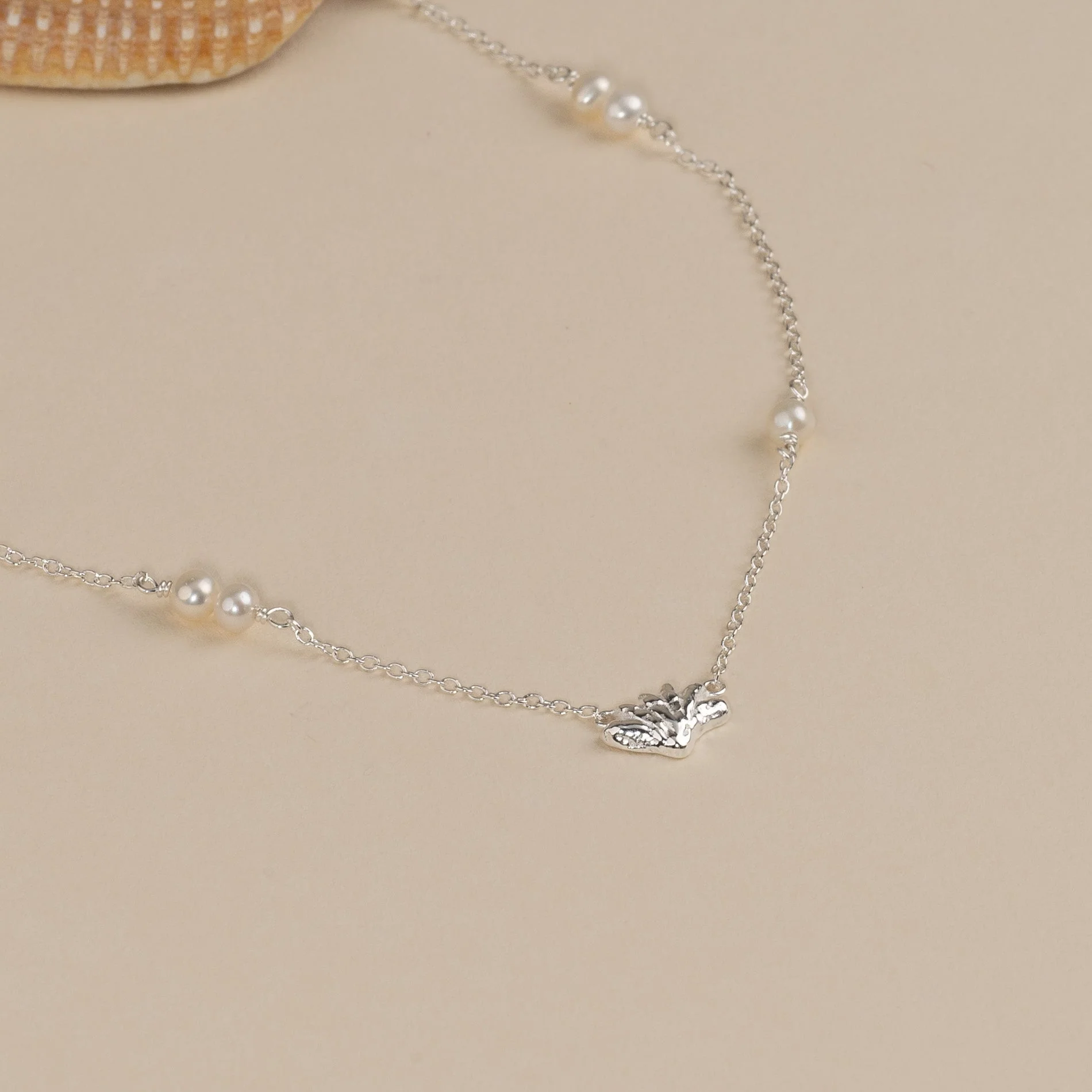 SHELLY PEARL SILVER NECKLACE - Image 4