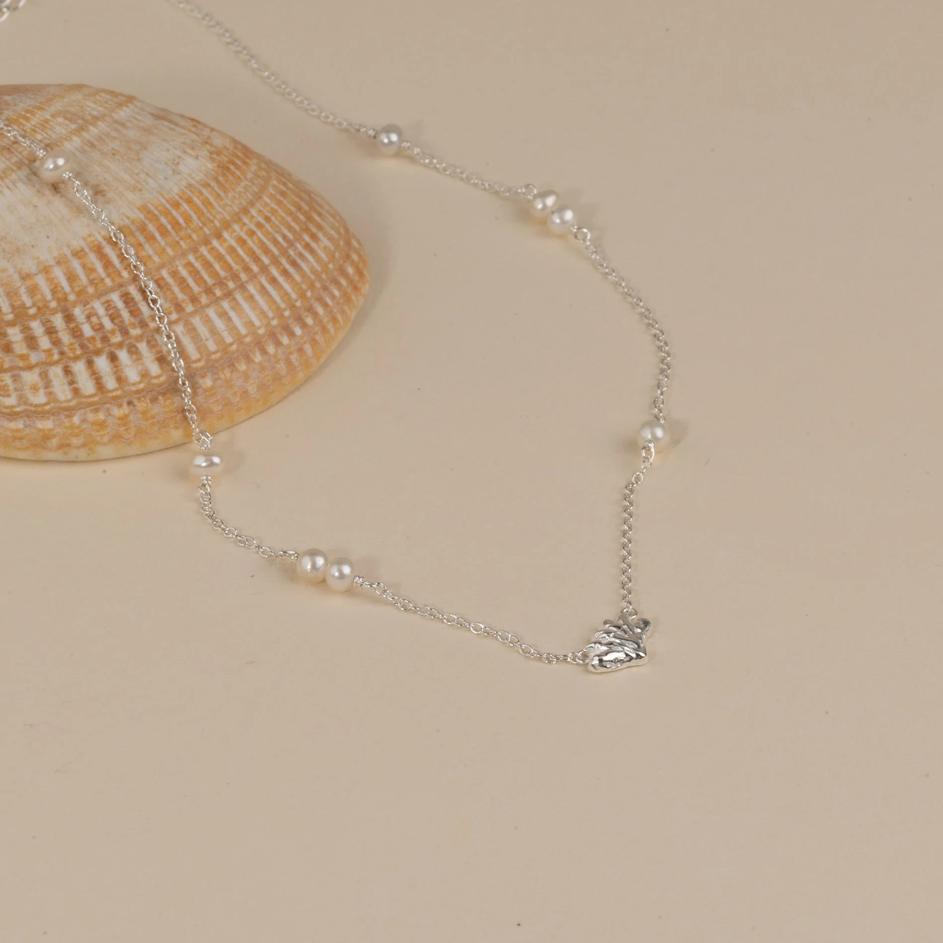 SHELLY PEARL SILVER NECKLACE - Image 6