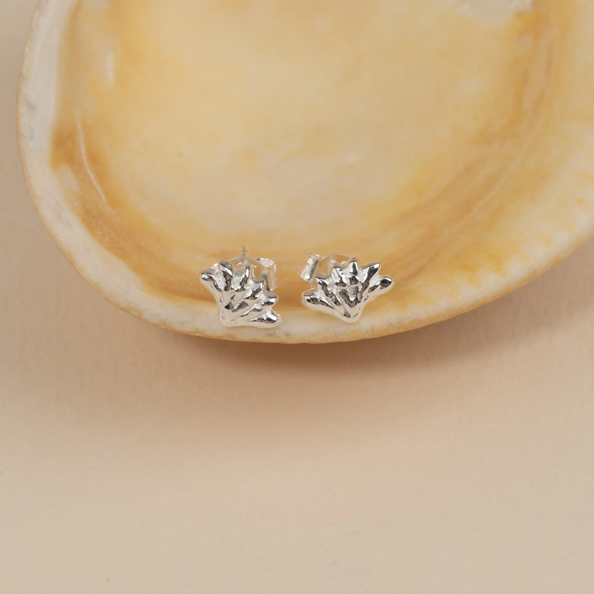 SHELLY SILVER STUD EARRING