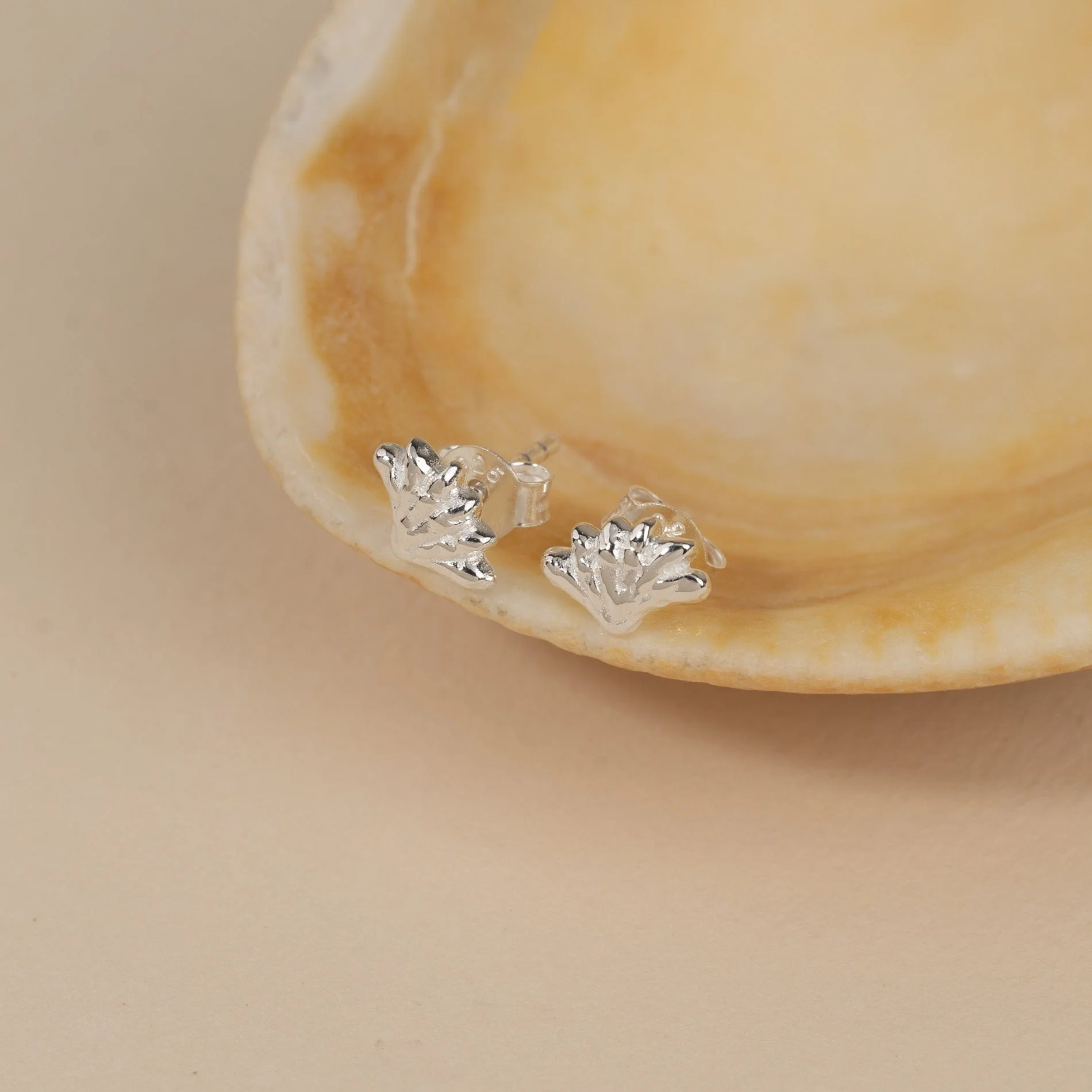 SHELLY SILVER STUD EARRING - Image 3