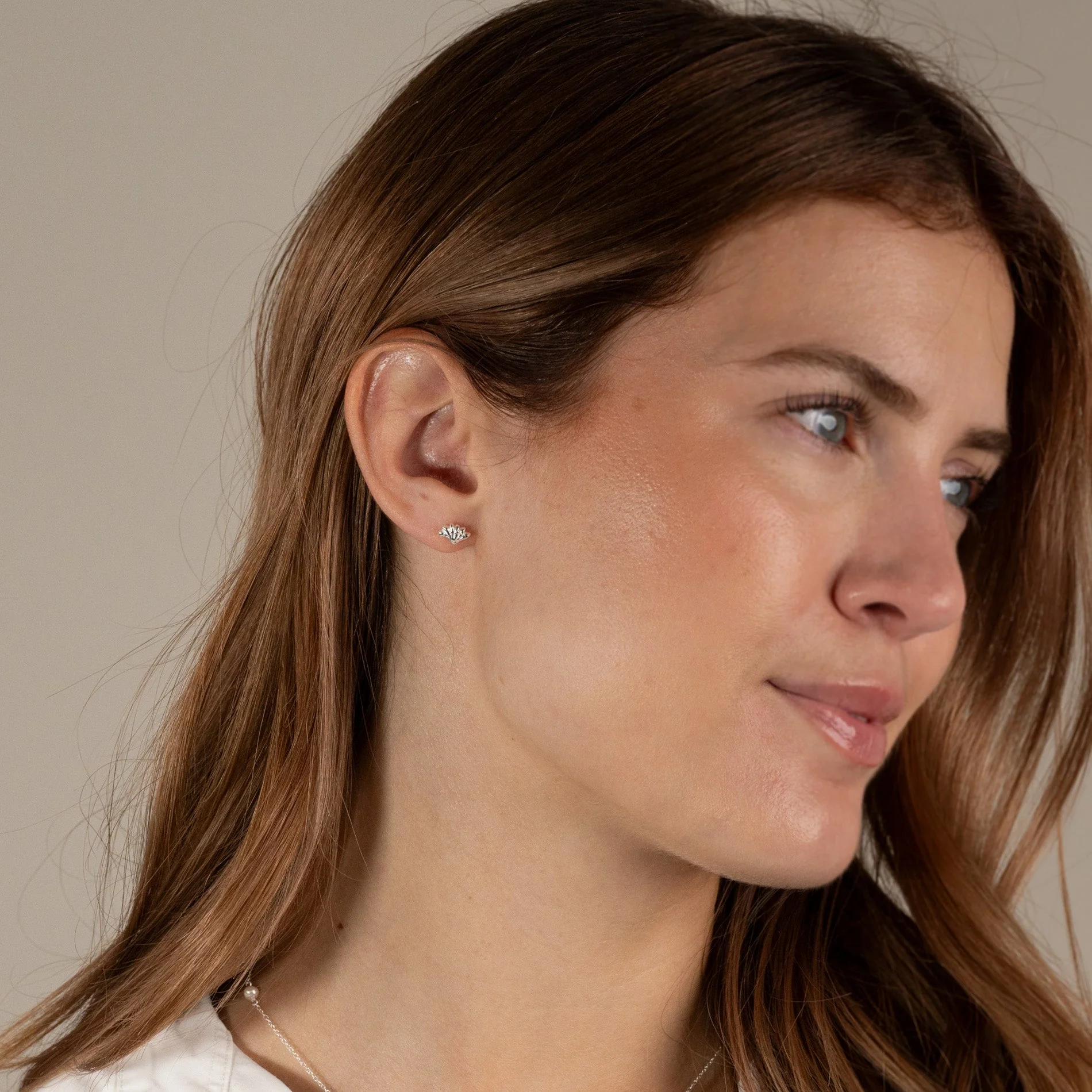 SHELLY SILVER STUD EARRING - Image 6