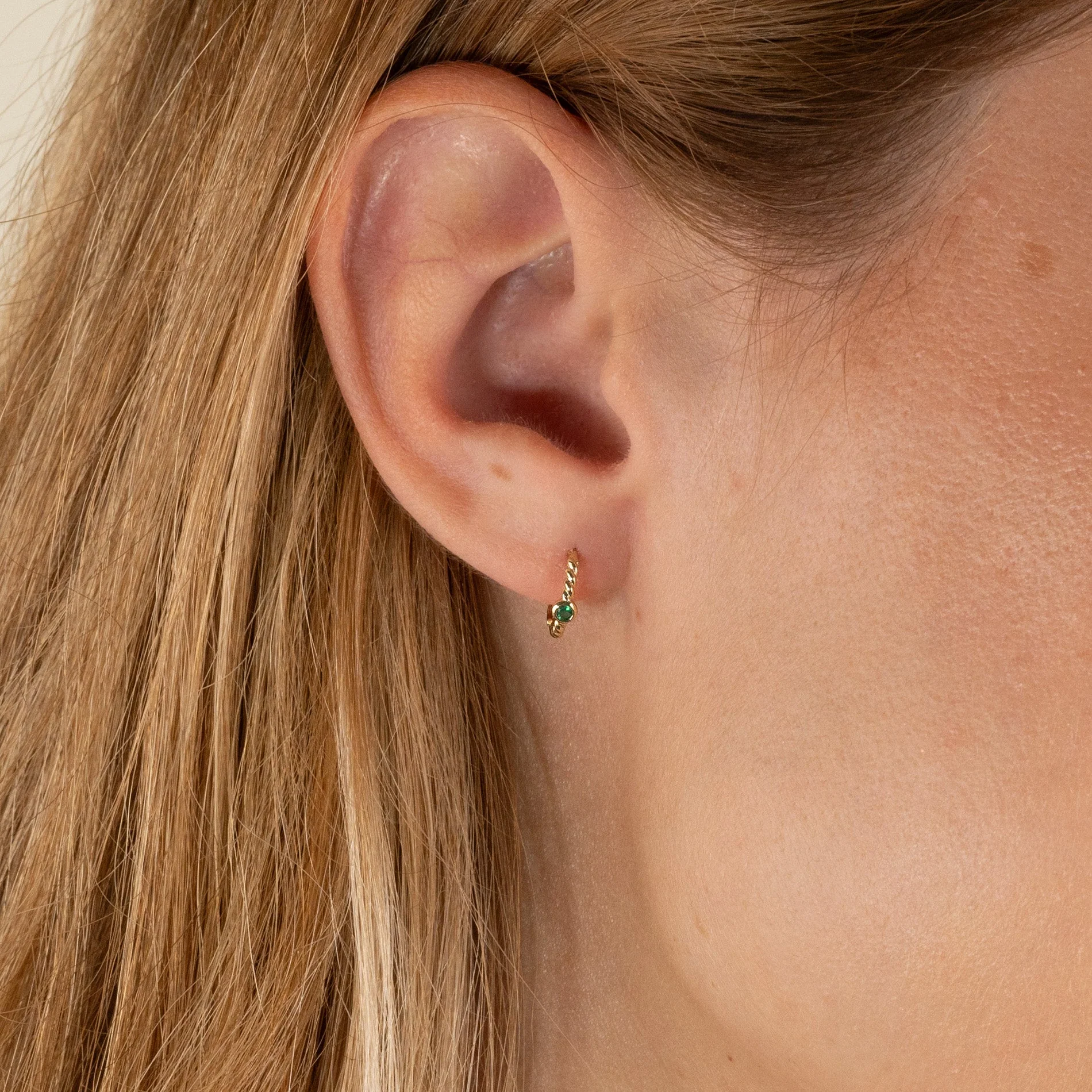 SIGRID GREEN AGATE SOLID GOLD CREOL EARRING - Image 2