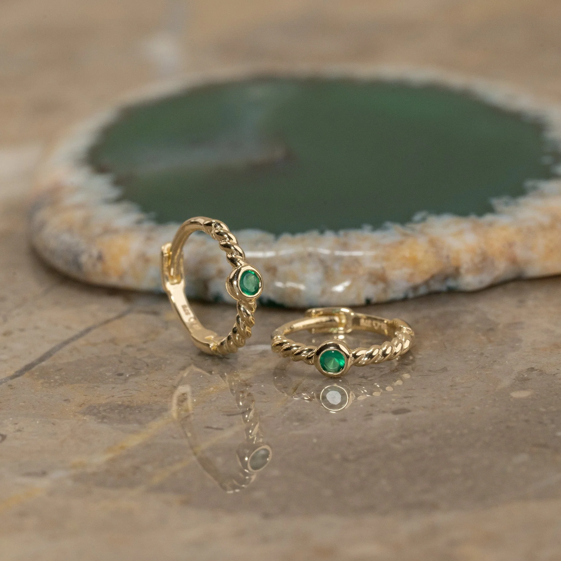 SIGRID GREEN AGATE SOLID GOLD CREOL EARRING - Image 4