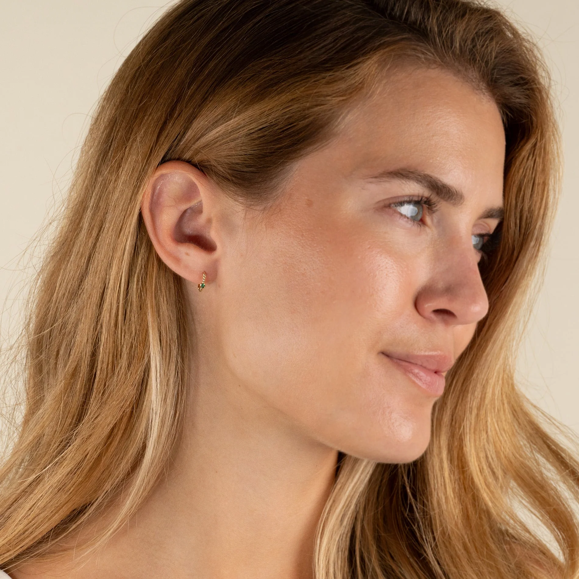 SIGRID GREEN AGATE SOLID GOLD CREOL EARRING - Image 5