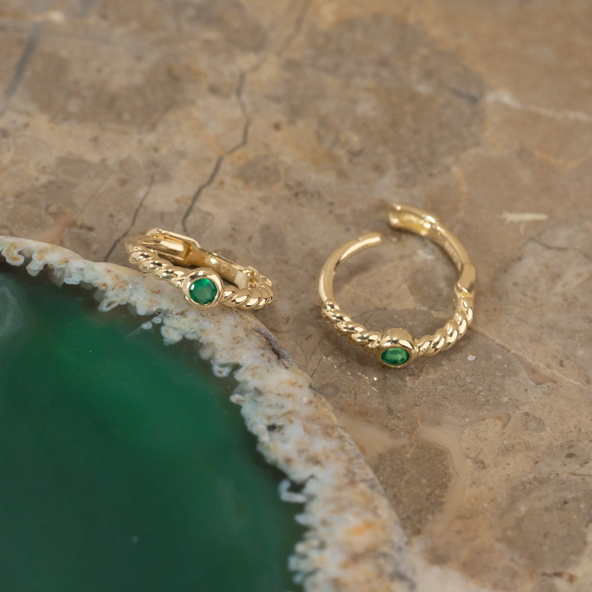 SIGRID GREEN AGATE SOLID GOLD CREOL EARRING - Image 6