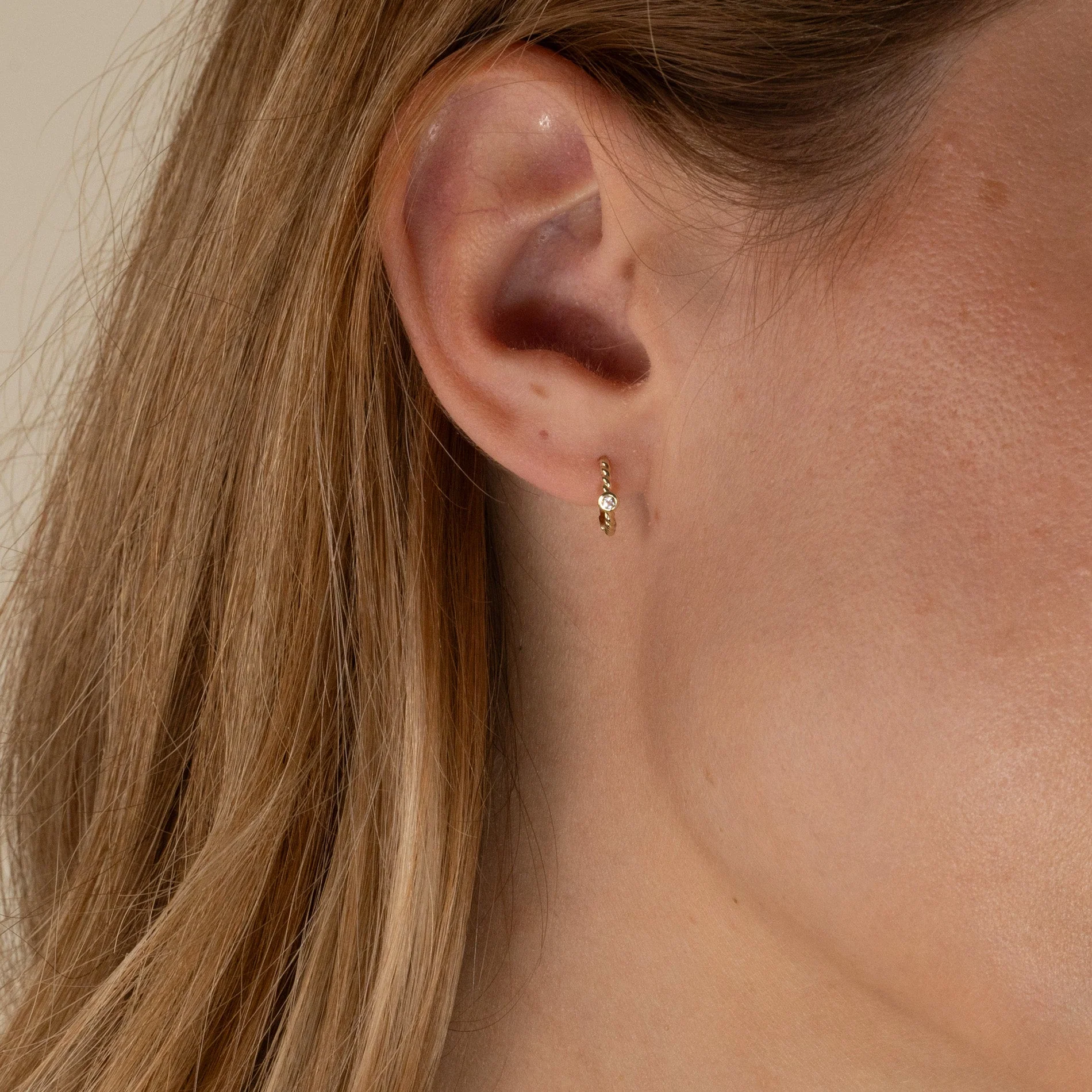 SIGRID WHITE TOPAZ SOLID GOLD CREOL EARRING - Image 2