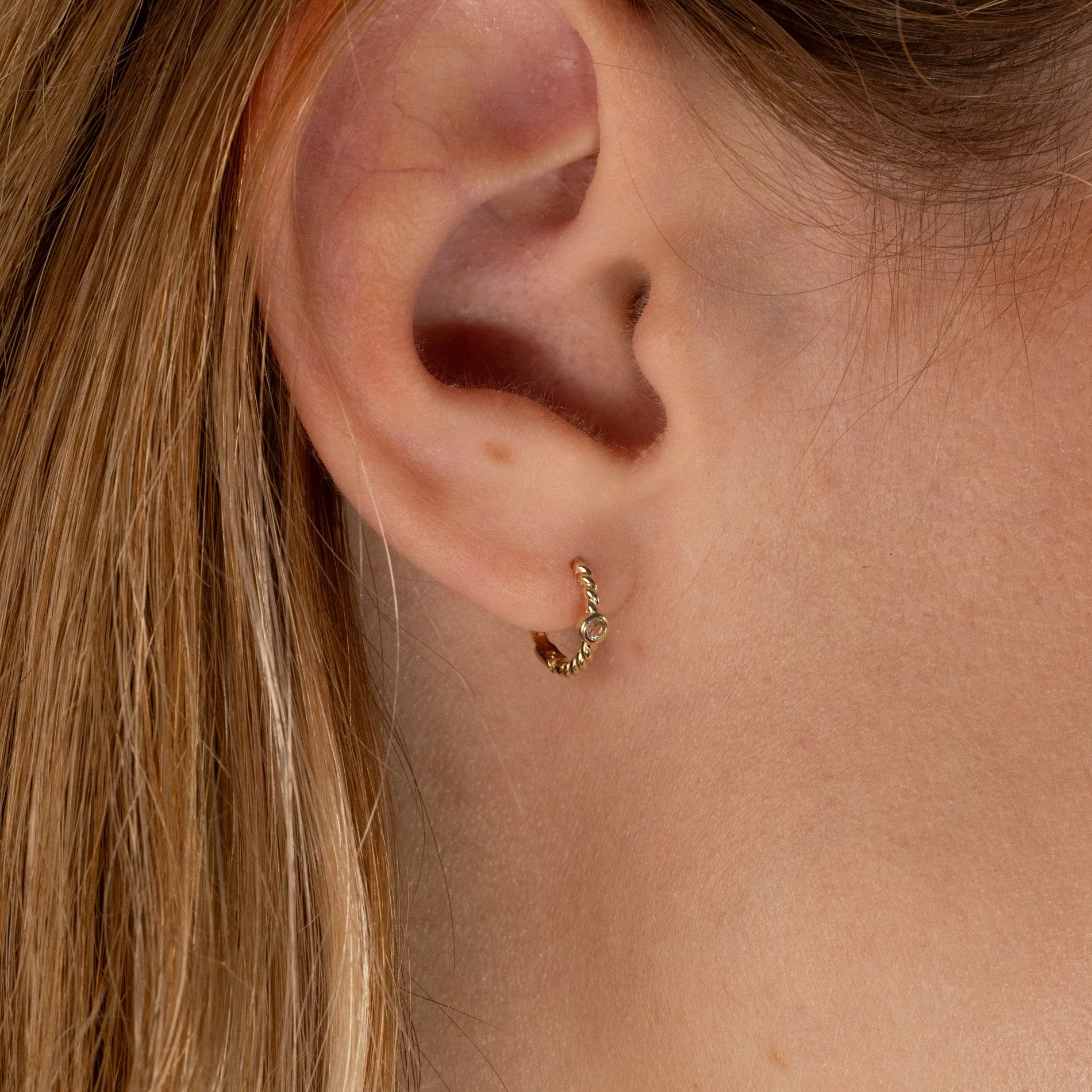 SIGRID WHITE TOPAZ SOLID GOLD CREOL EARRING - Image 6