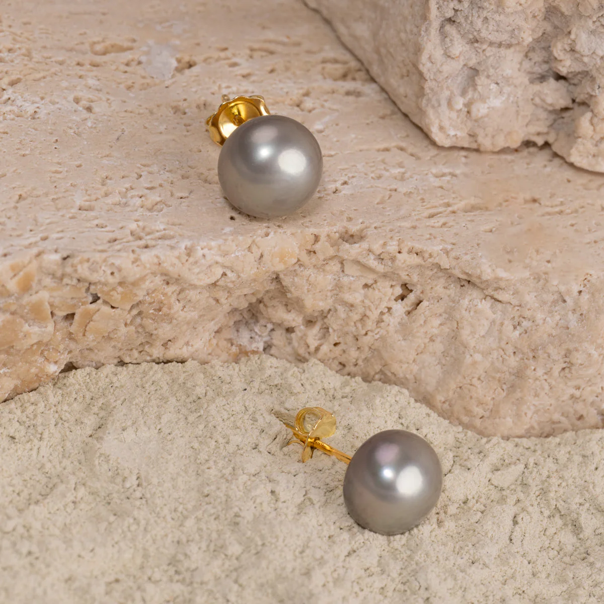 SIMPLE GREY PEARL GOLDEN STUD EARRING - Image 2
