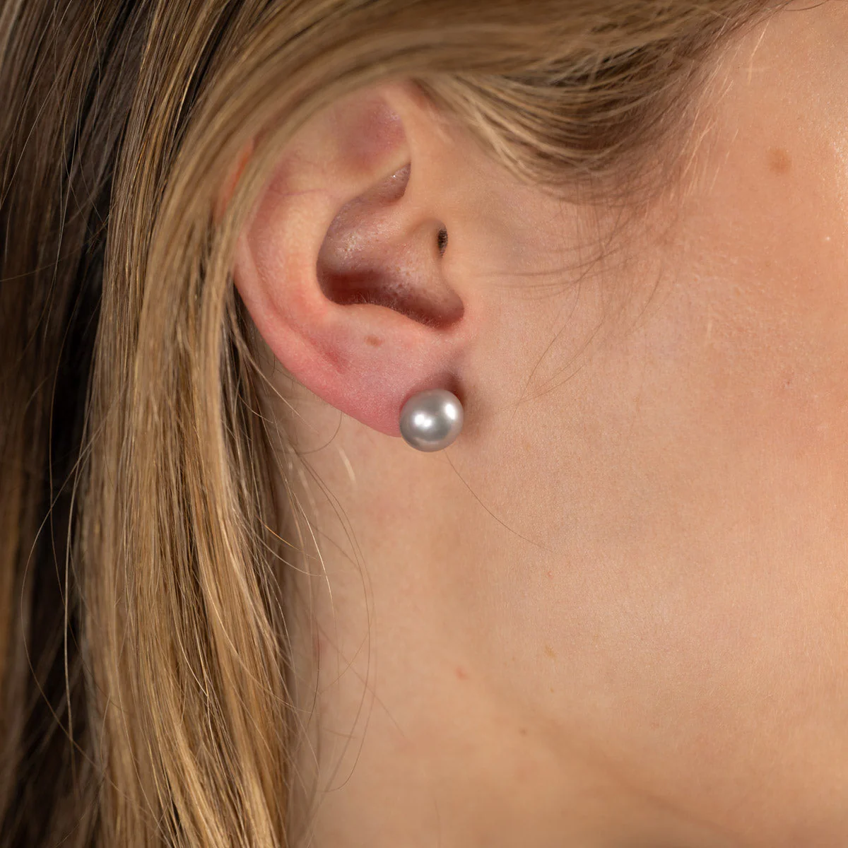 SIMPLE GREY PEARL GOLDEN STUD EARRING - Image 3