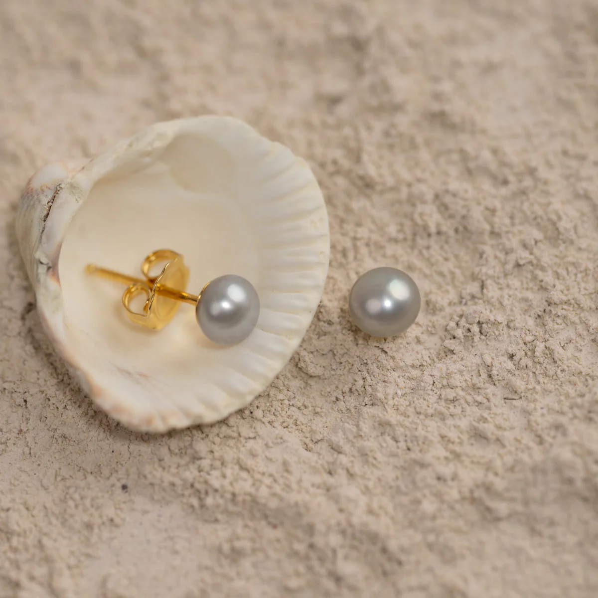 SIMPLE GREY PEARL GOLDEN STUD EARRING - Image 7