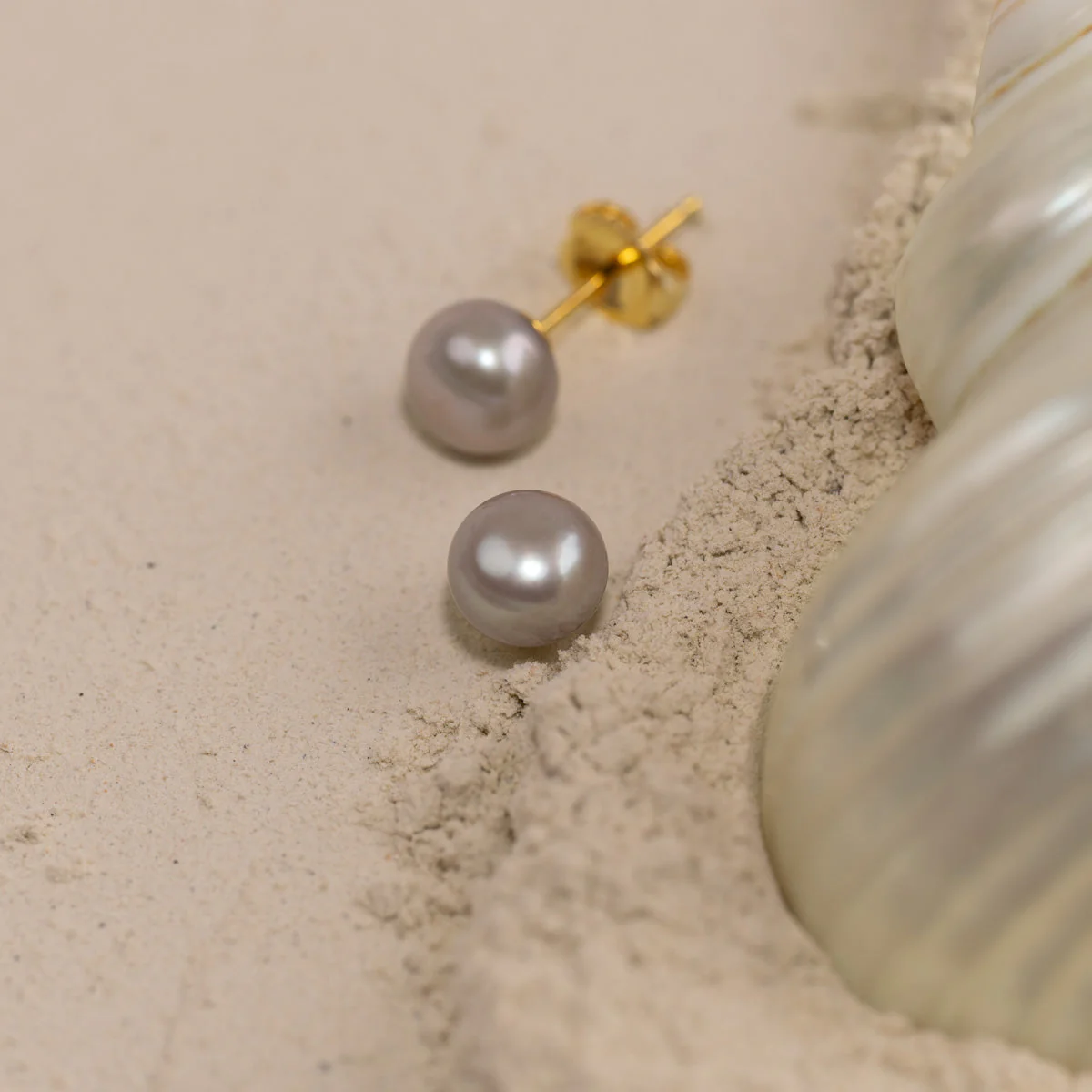 SIMPLE GREY PEARL GOLDEN STUD EARRING - Image 9