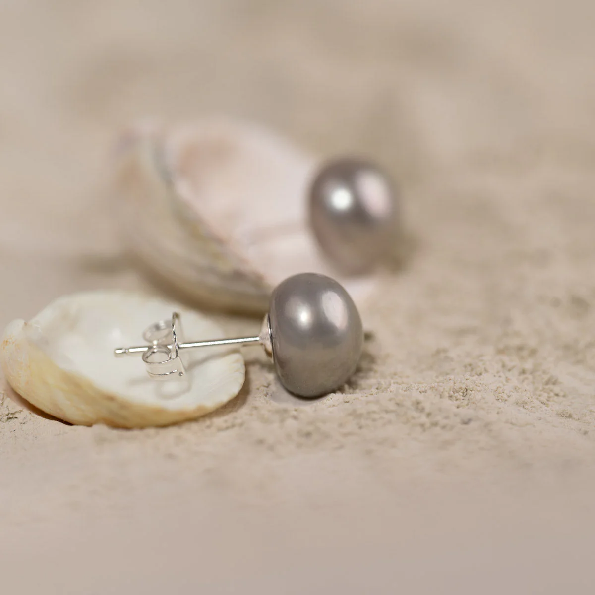 SIMPLE GREY PEARL SILVER STUD EARRING - Image 10