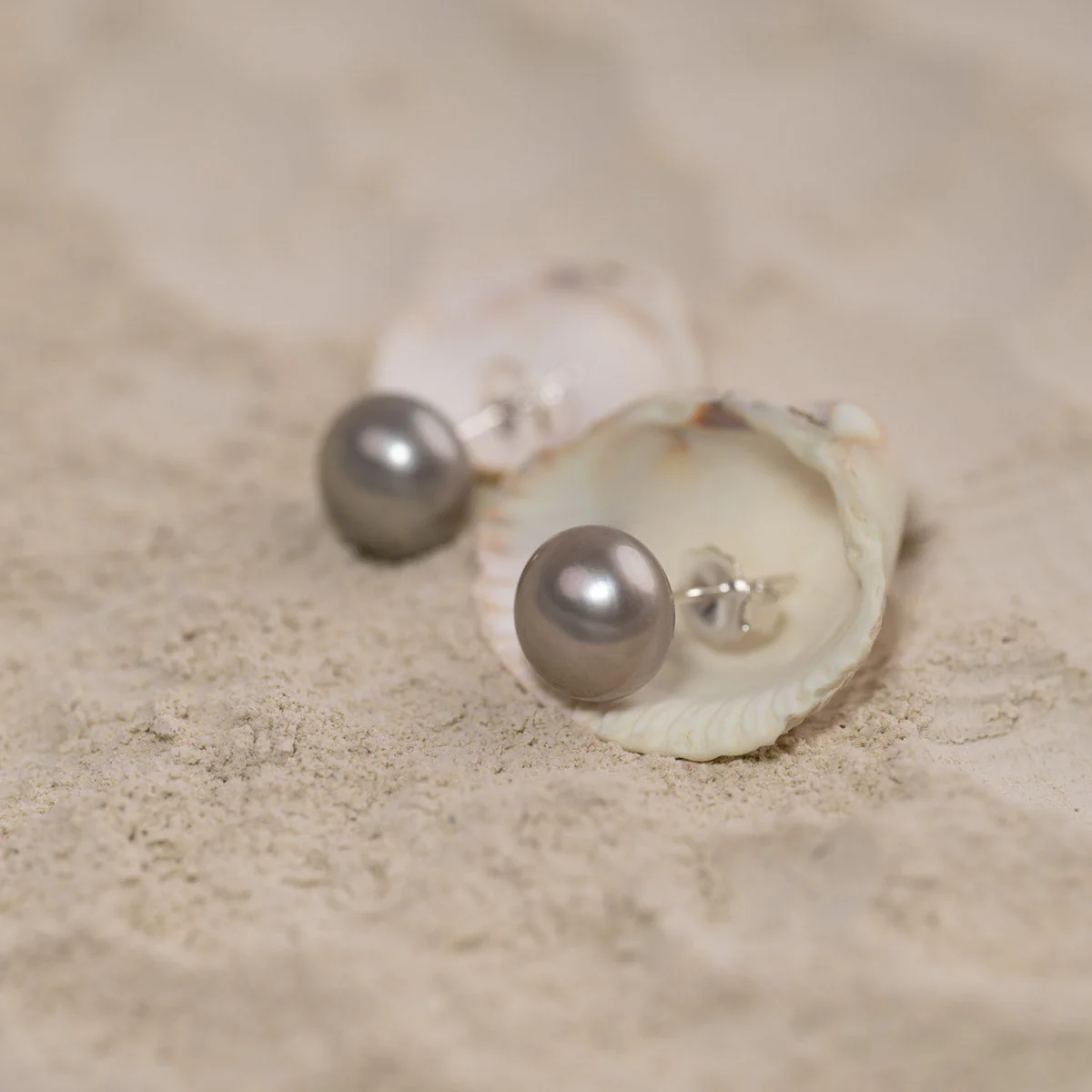 SIMPLE GREY PEARL SILVER STUD EARRING - Image 12