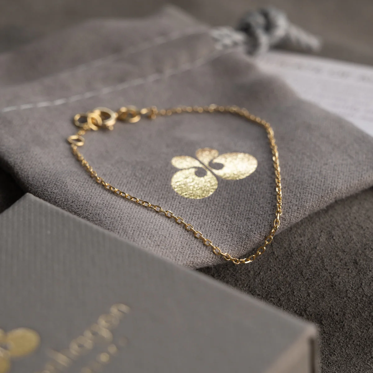 SIMPLE LINK SOLID GOLD BRACELET - Image 3