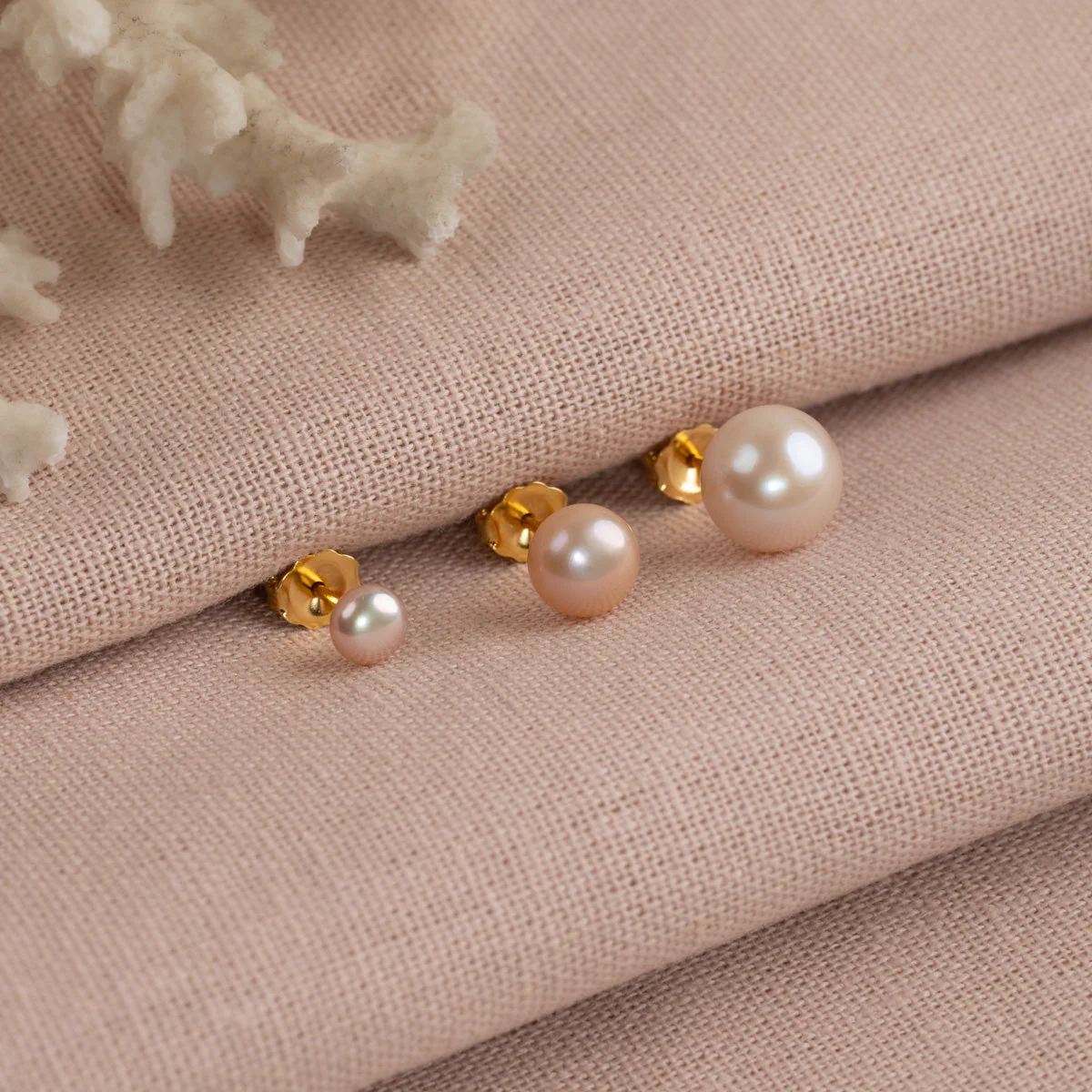 SIMPLE ROSE PEARL GOLDEN STUD EARRING - Image 3