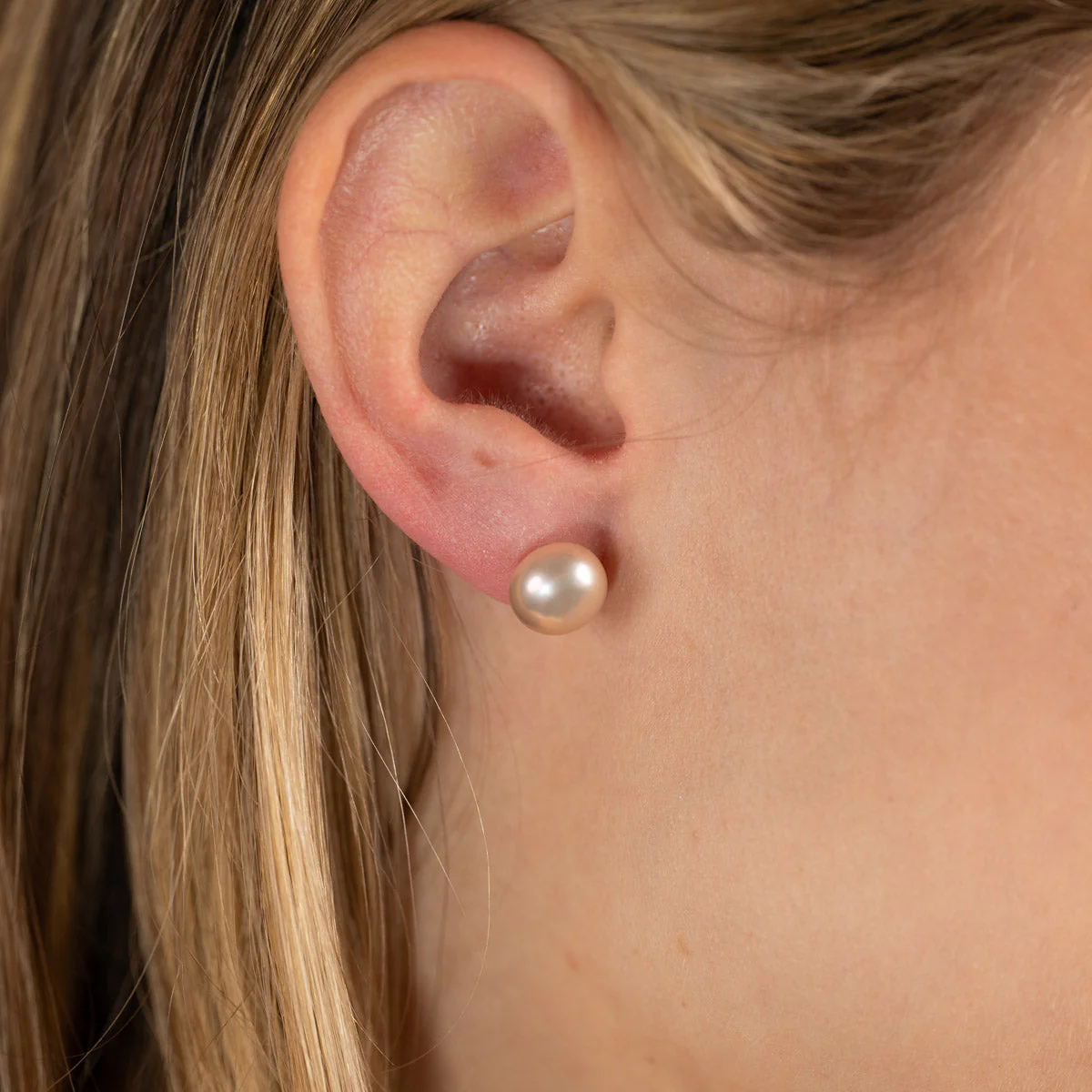 SIMPLE ROSE PEARL GOLDEN STUD EARRING - Image 4