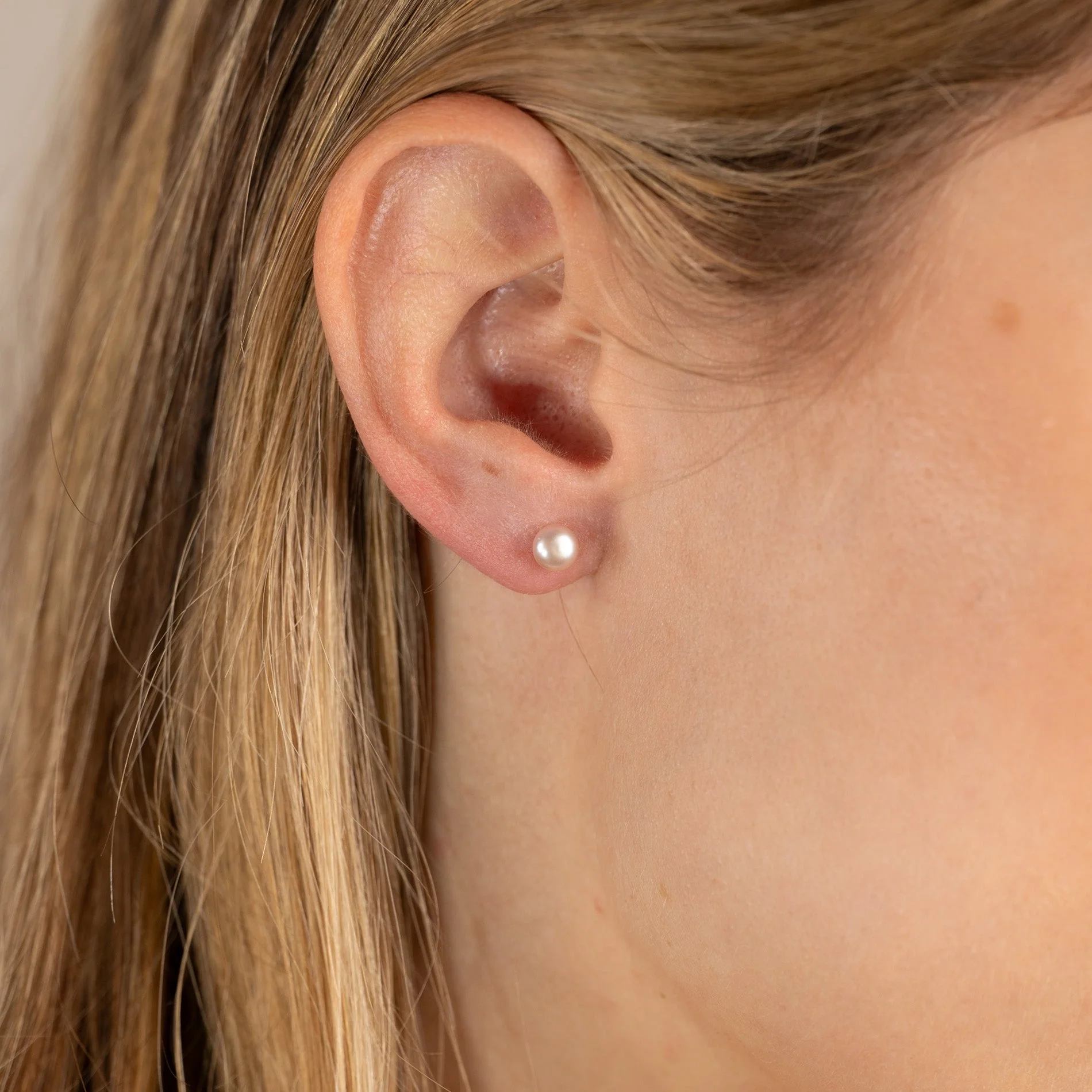 SIMPLE ROSE PEARL SILVER STUD EARRING - Image 11