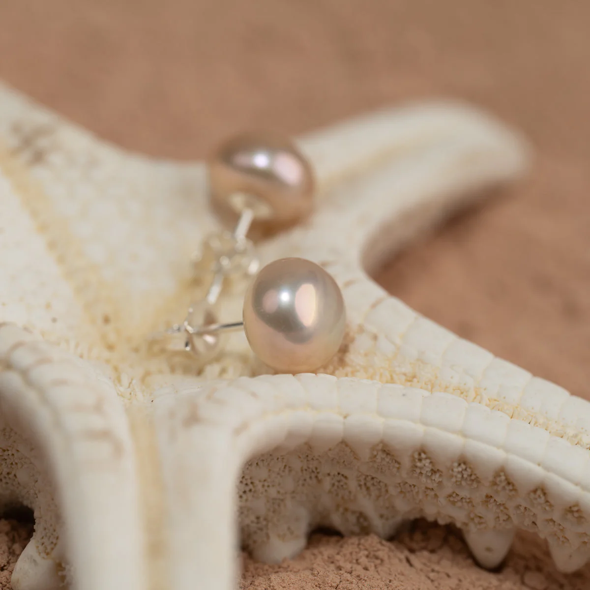 SIMPLE ROSE PEARL SILVER STUD EARRING - Image 4