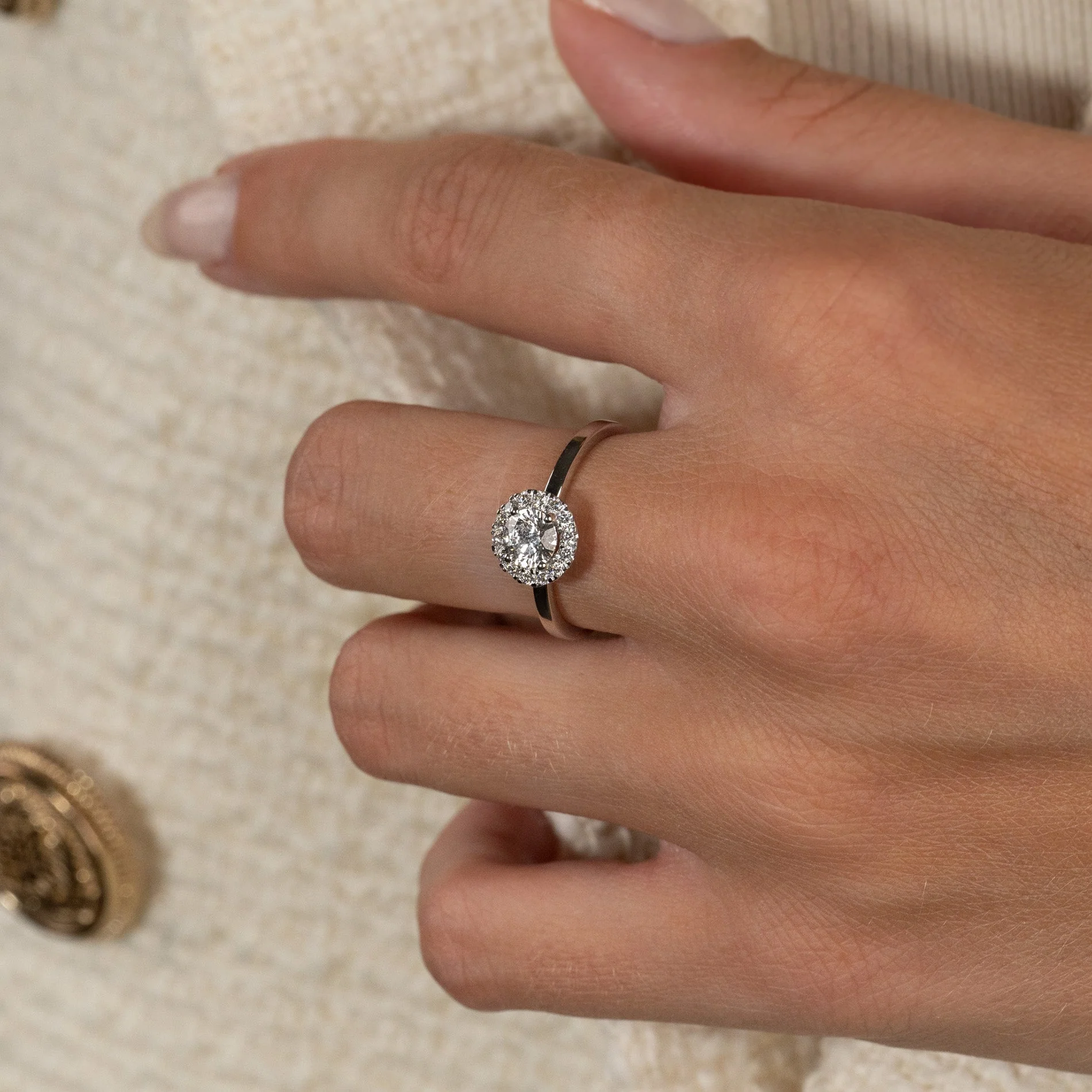 SIMPLE ROUND HALO LAB-DIAMOND RING - 0.7ct - WG - Image 4