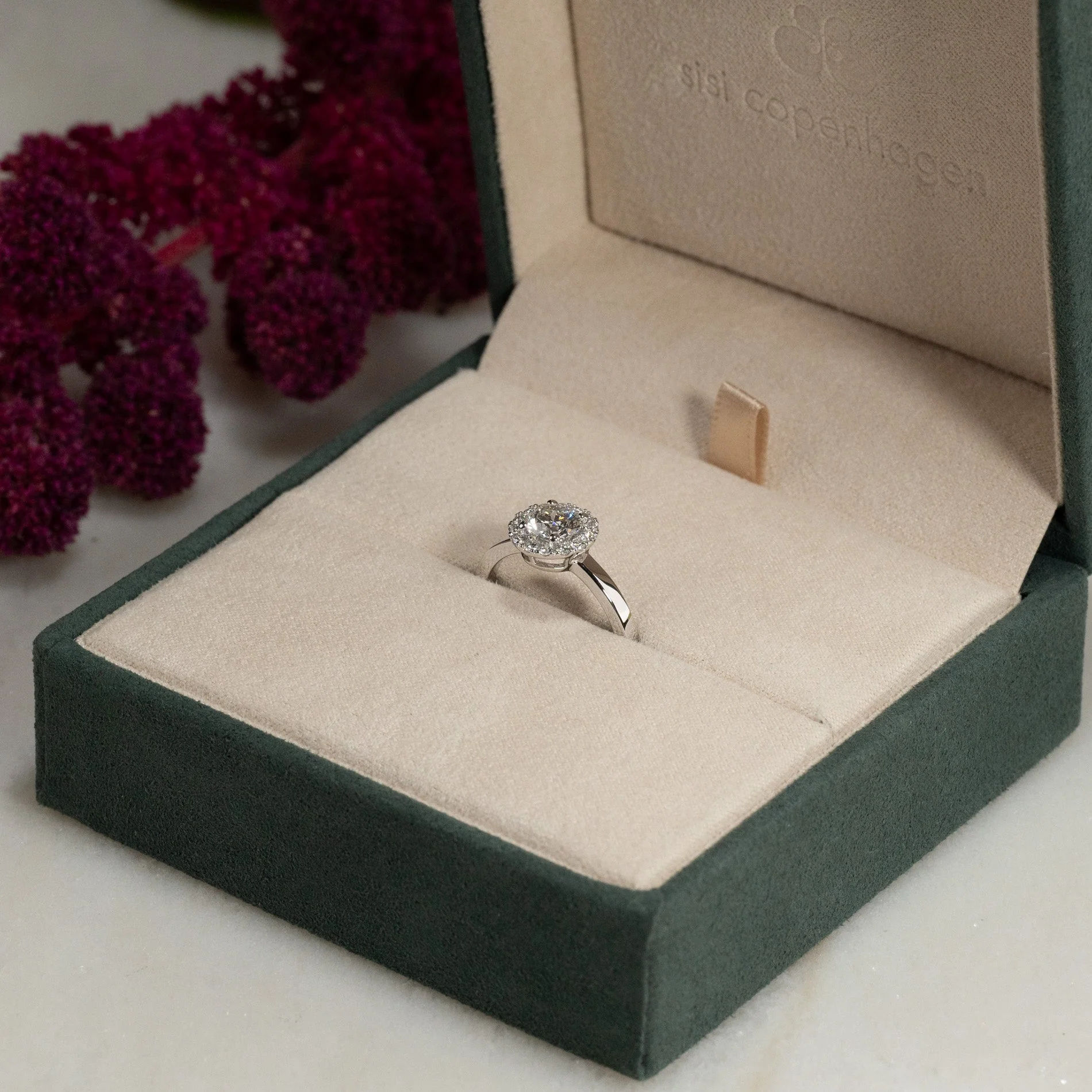 SIMPLE ROUND HALO LAB-DIAMOND RING - 1.0ct - WG - Image 12