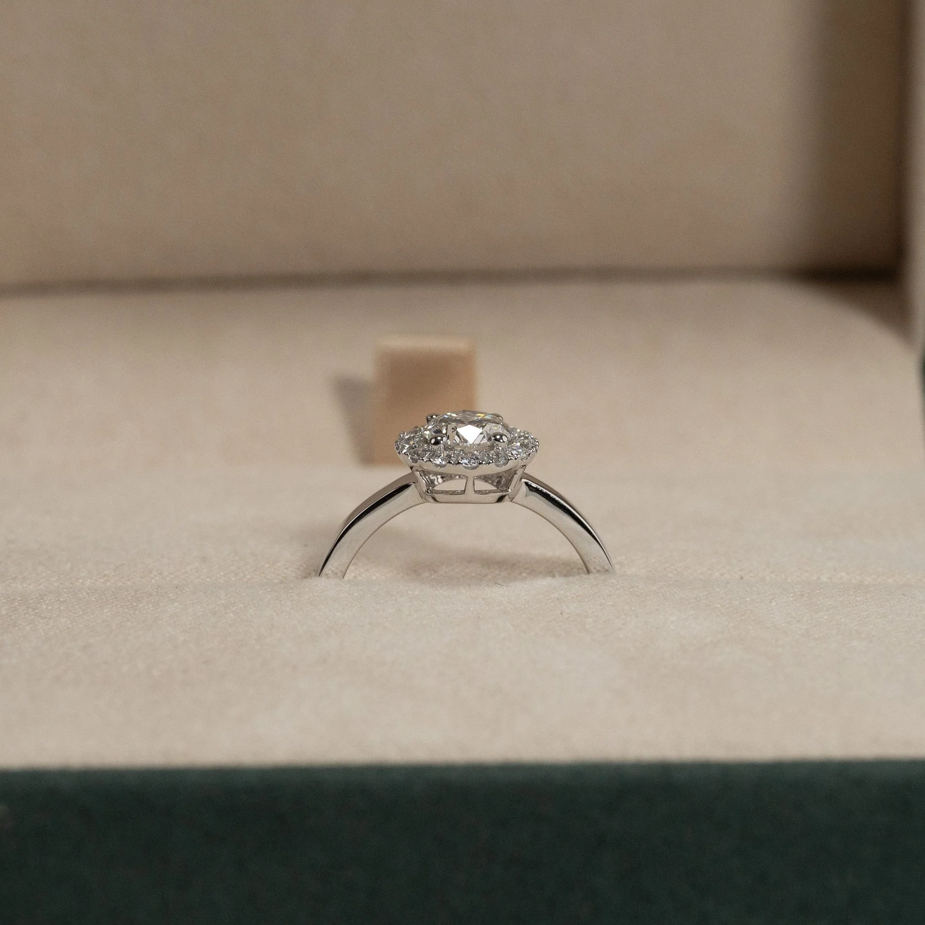 SIMPLE ROUND HALO LAB-DIAMOND RING - 1.0ct - WG - Image 4
