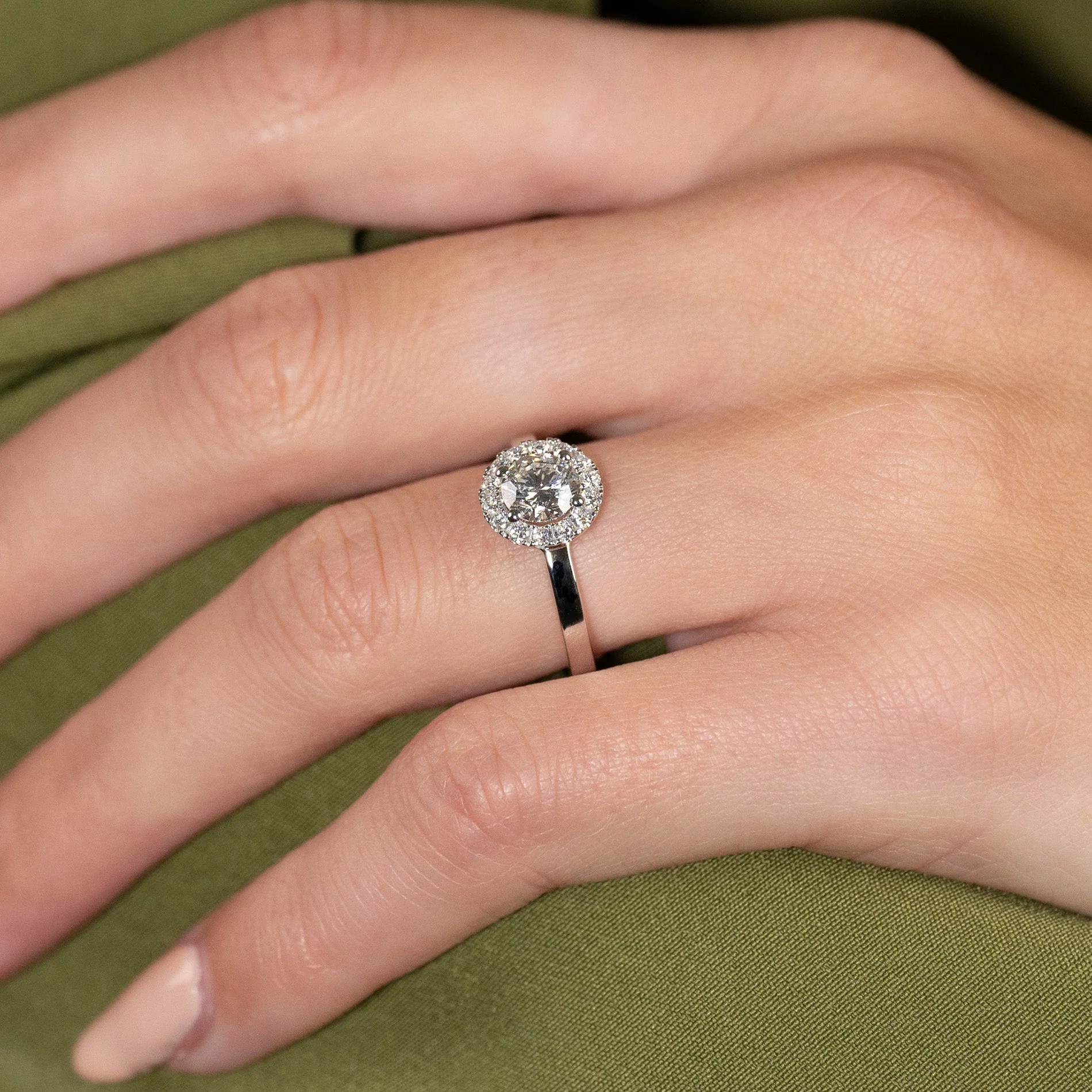 SIMPLE ROUND HALO LAB-DIAMOND RING - 1.0ct - WG - Image 5