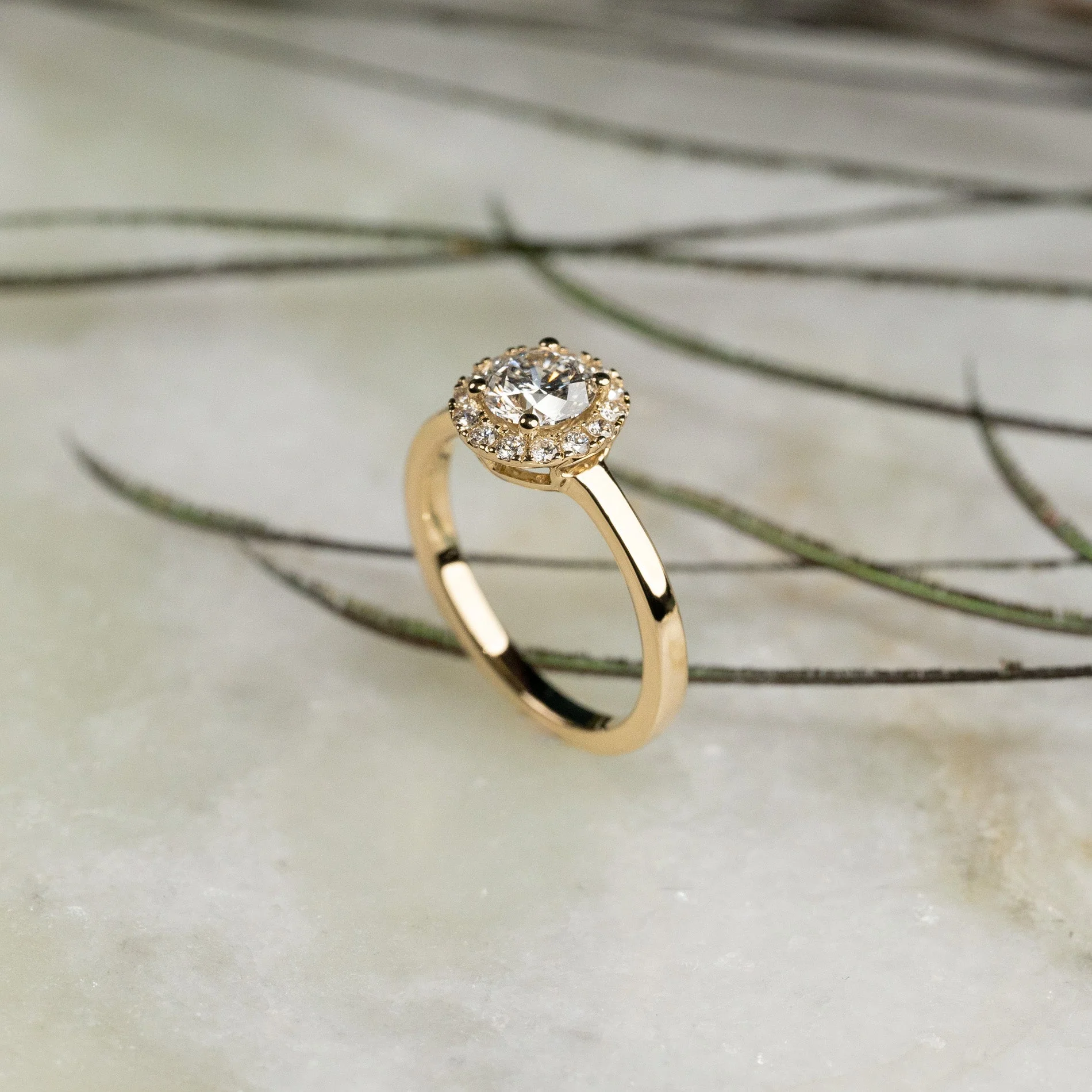 SIMPLE ROUND HALO LAB-DIAMOND RING - 1.0ct - YG - Image 4