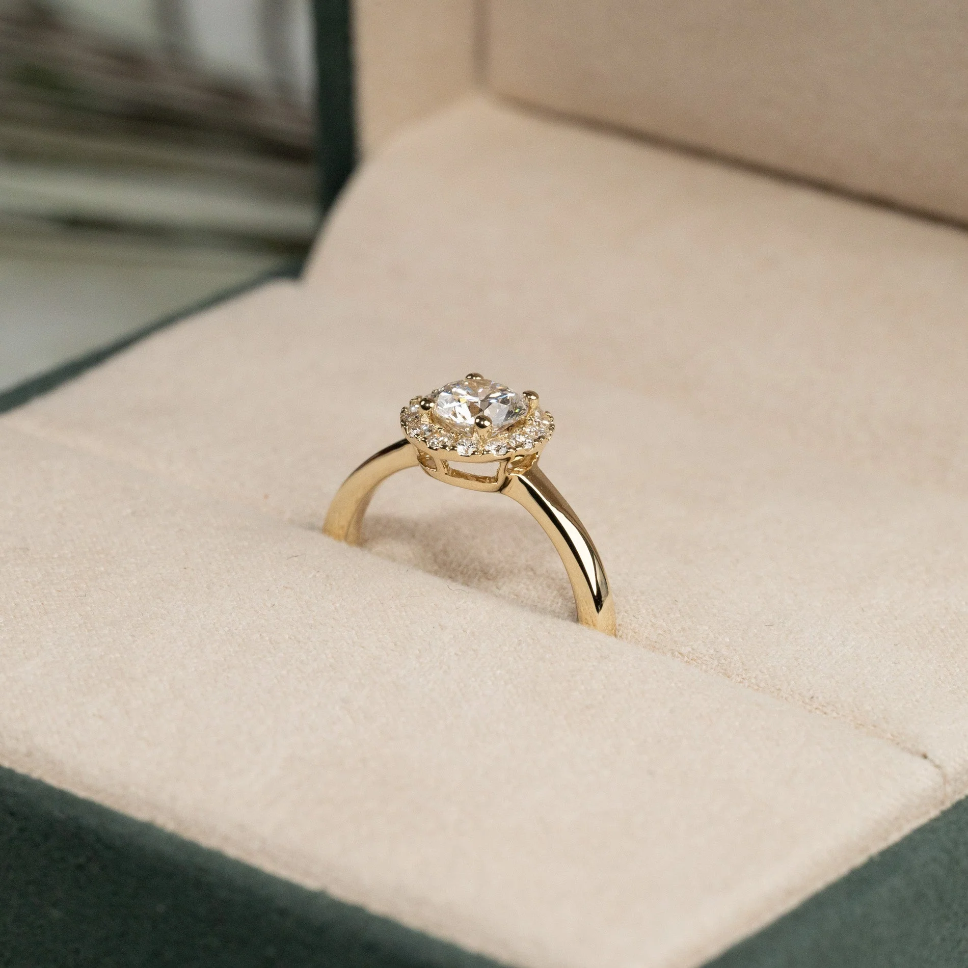 SIMPLE ROUND HALO LAB-DIAMOND RING - 1.0ct - YG - Image 6