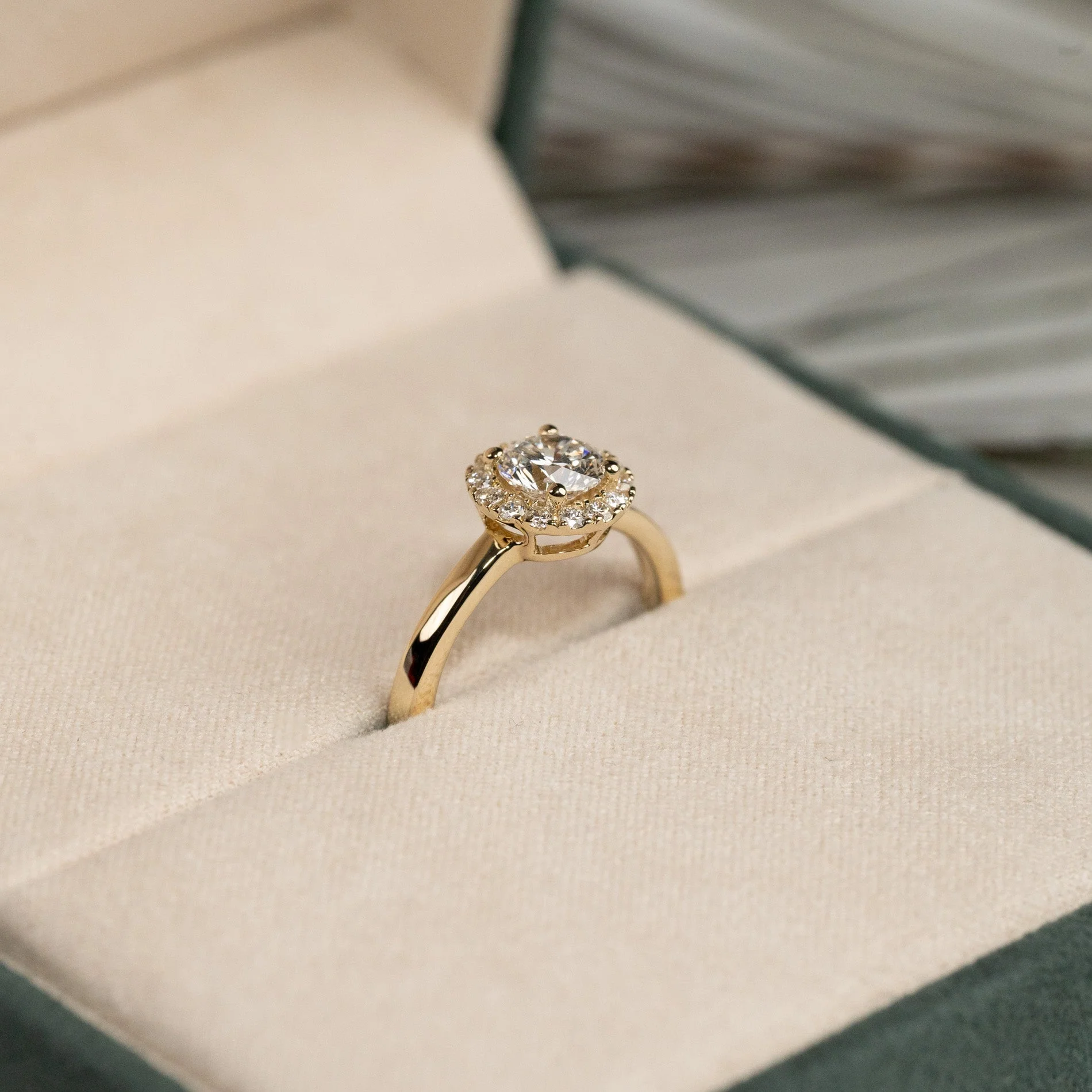 SIMPLE ROUND HALO LAB-DIAMOND RING - 1.0ct - YG - Image 7