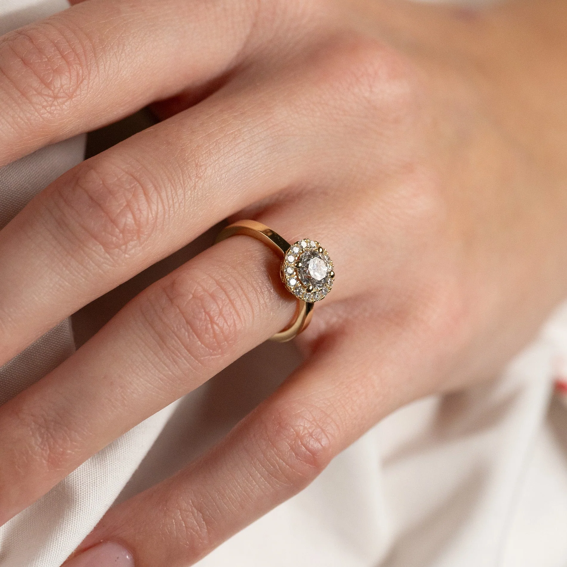 SIMPLE ROUND HALO LAB-DIAMOND RING - 1.0ct - YG - Image 8