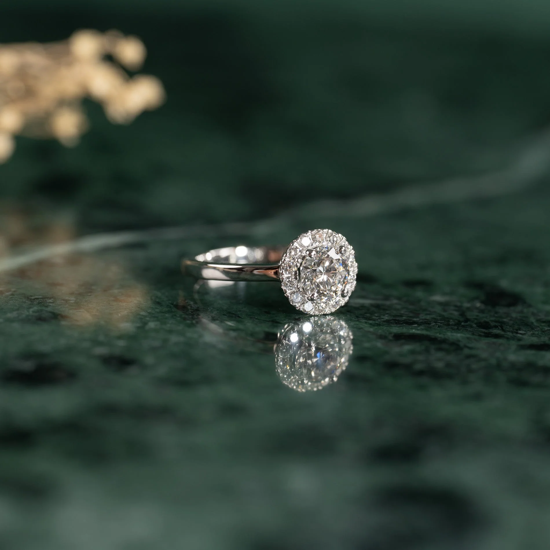 SIMPLE ROUND HALO DIAMOND RING - Image 4