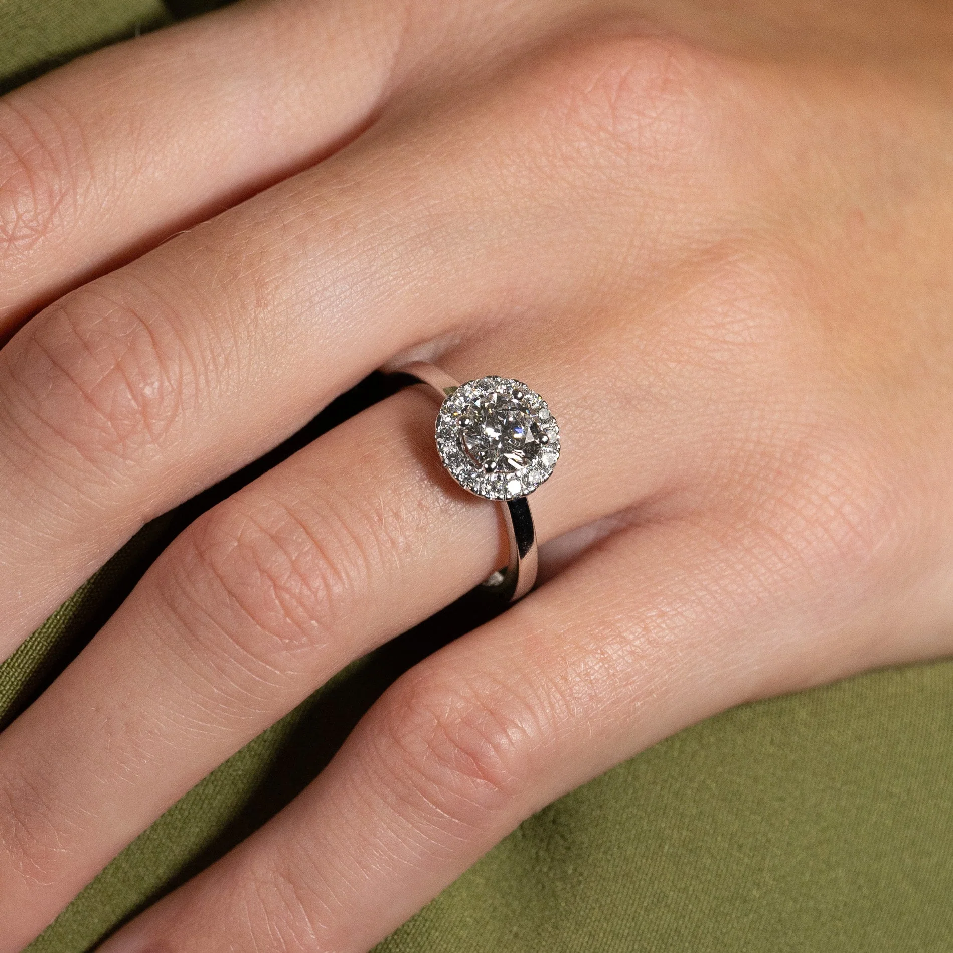SIMPLE ROUND HALO LAB-DIAMOND RING - 1.25ct - WG - Image 2