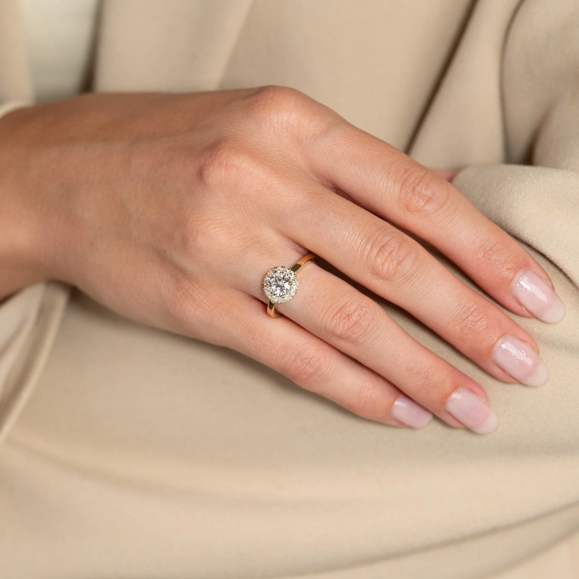 SIMPLE ROUND HALO LAB-DIAMOND RING - 1.25ct - YG - Image 8