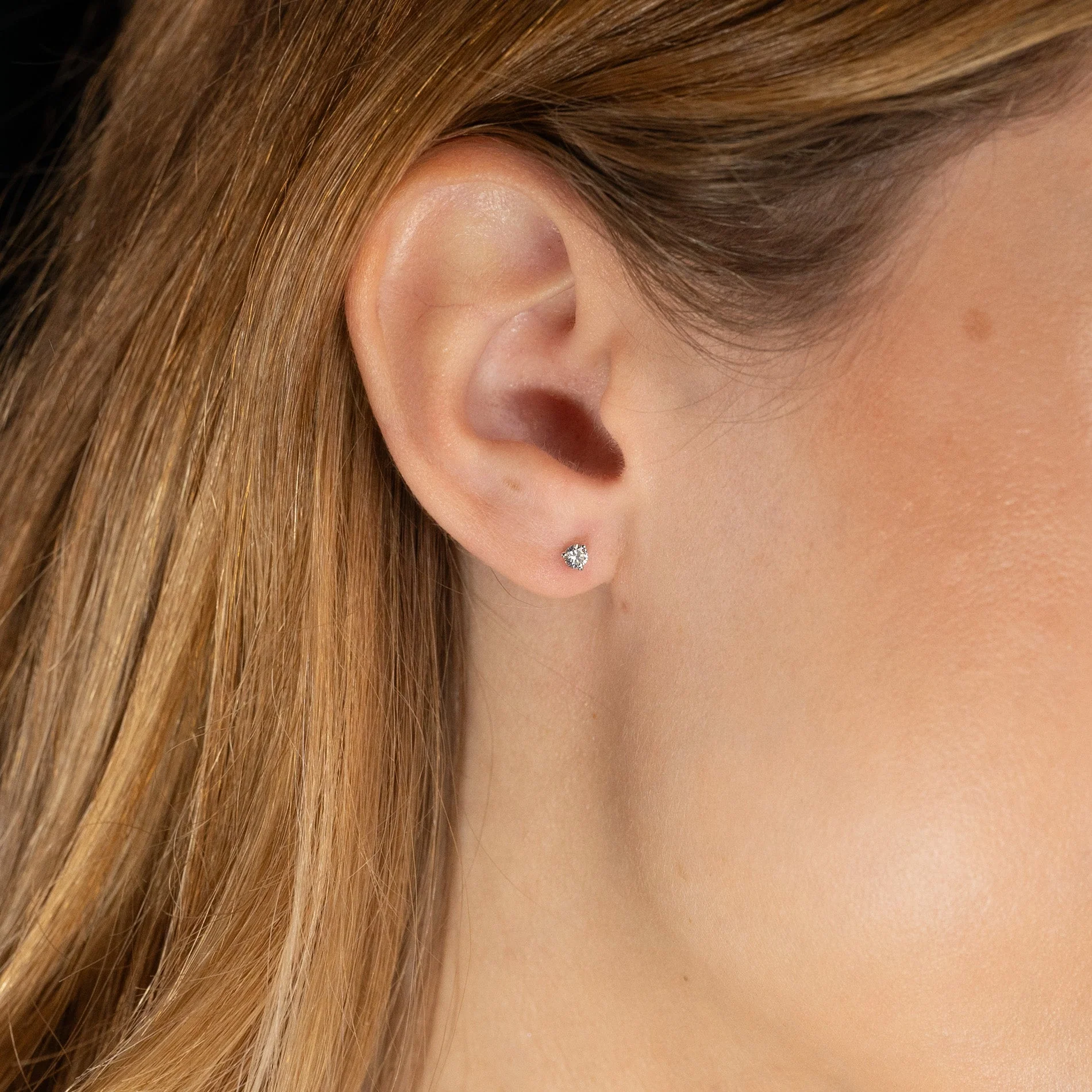 SIMPLE LAB-DIAMOND STUD EARRING - 0.2ct - WG - Image 7