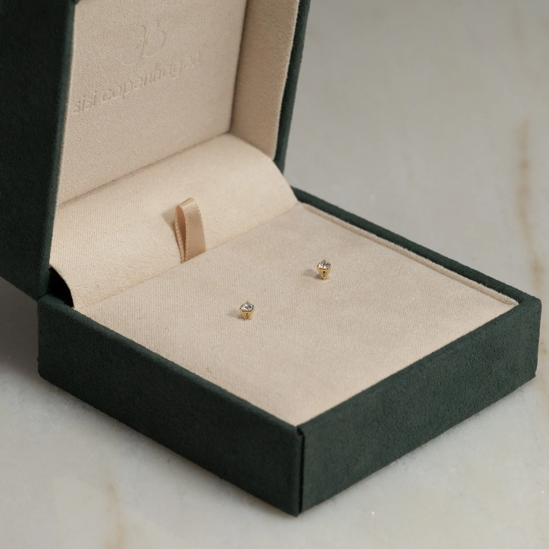 SIMPLE LAB-DIAMOND STUD EARRING - 0.2ct - YG - Image 4