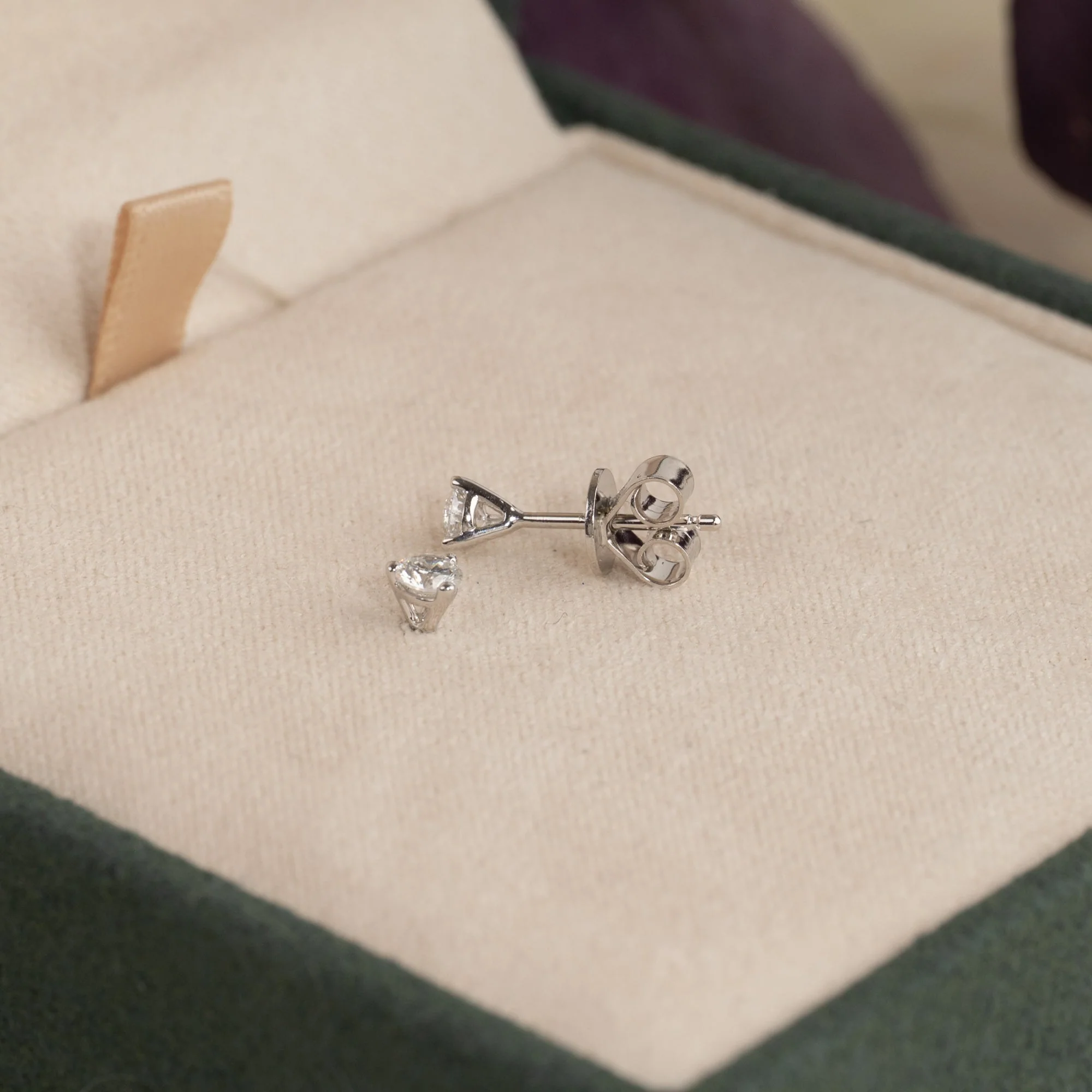 SIMPLE LAB-DIAMOND STUD EARRING - 0.33ct - WG - Image 5