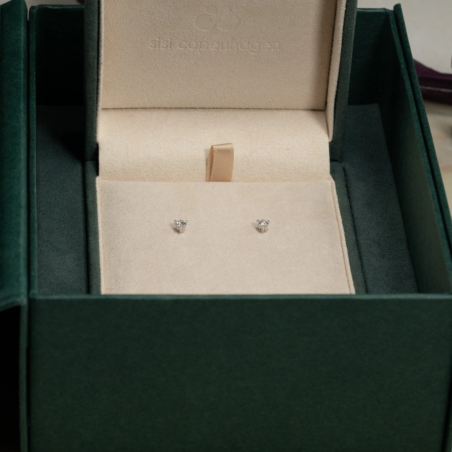 SIMPLE LAB-DIAMOND STUD EARRING - 0.33ct - WG - Image 8