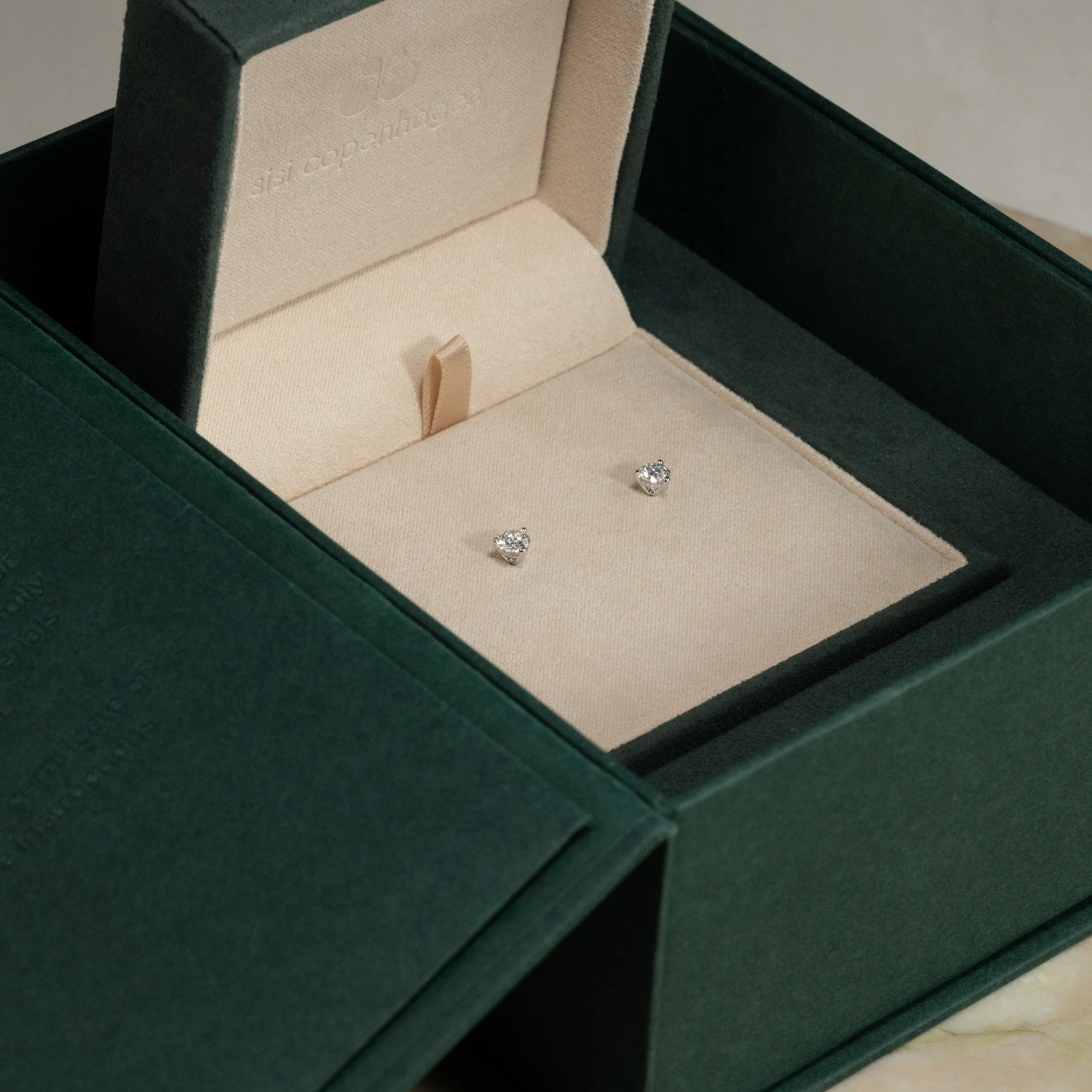 SIMPLE LAB-DIAMOND STUD EARRING - 0.75ct - WG - Image 12