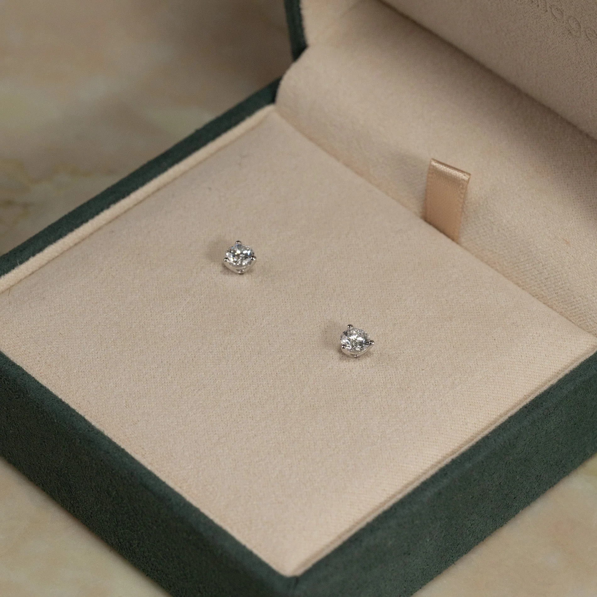 SIMPLE LAB-DIAMOND STUD EARRING - 0.75ct - WG - Image 7