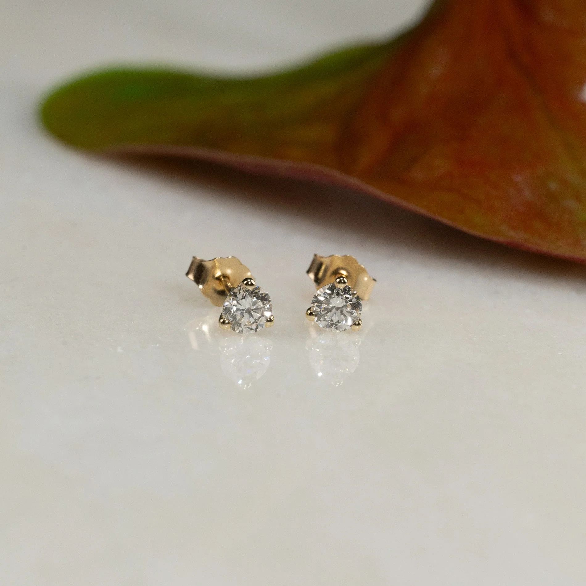 SIMPLE LAB-DIAMOND STUD EARRING - 0.75ct - YG - Image 6