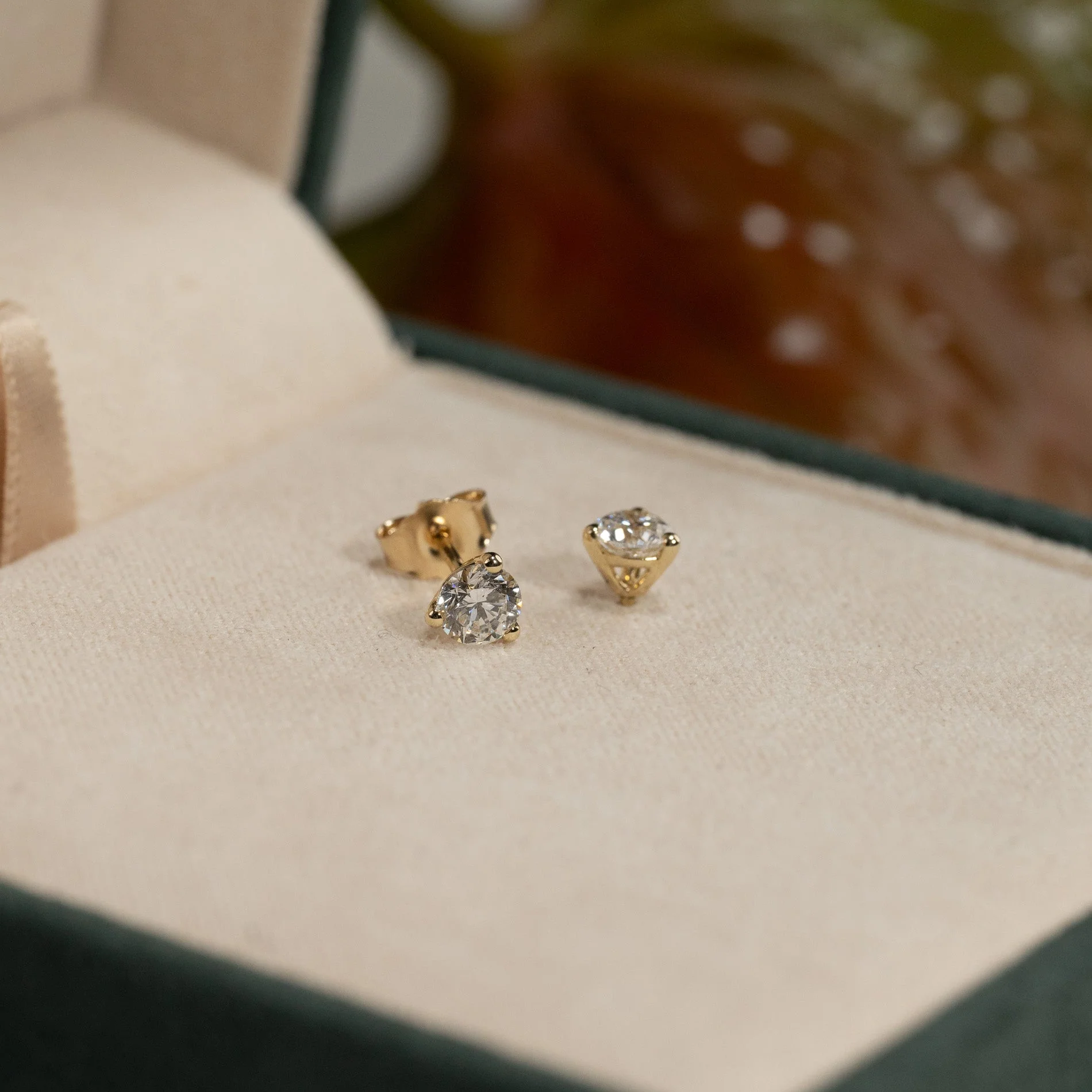 SIMPLE LAB-DIAMOND STUD EARRING - 0.75ct - YG - Image 8