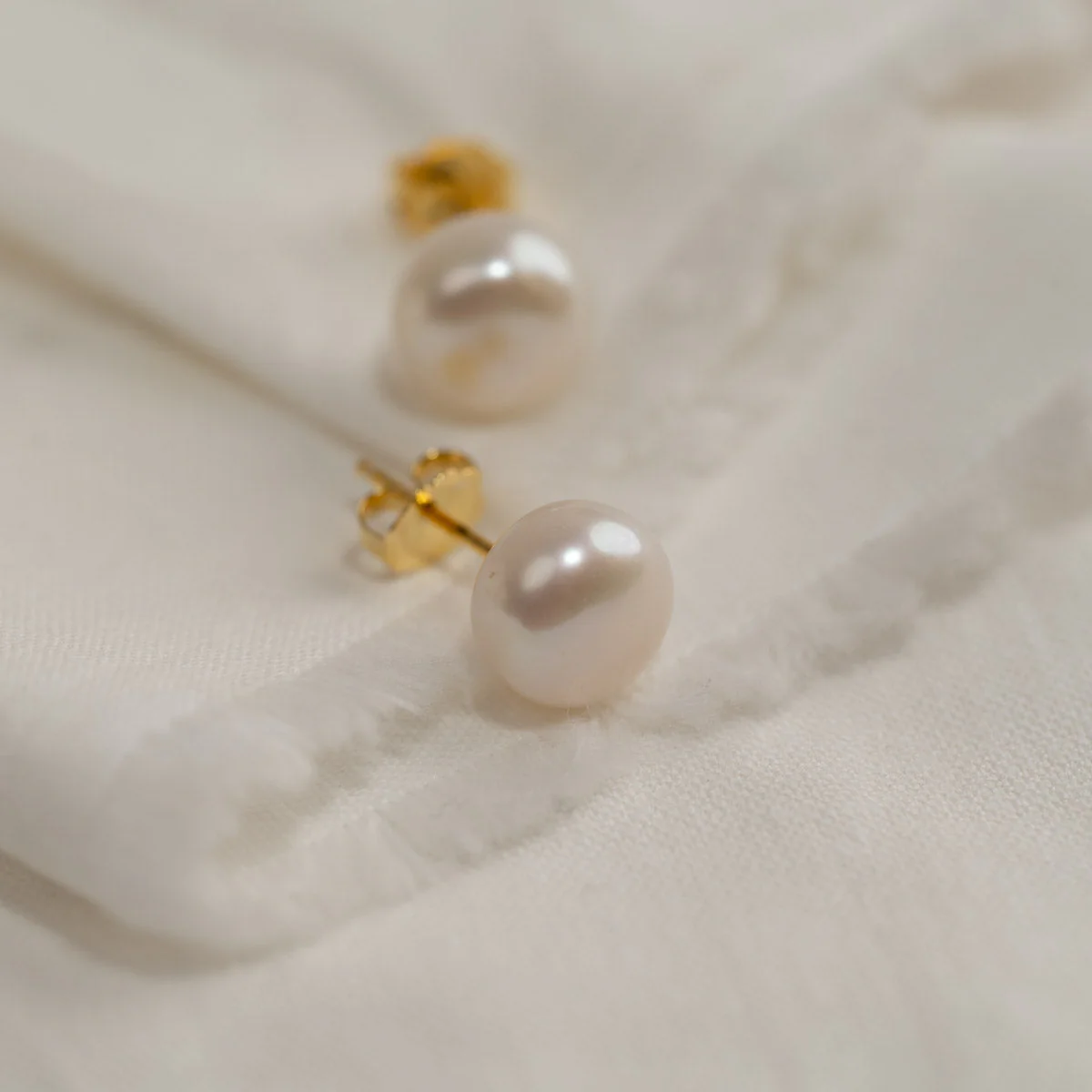 SIMPLE WHITE PEARL GOLDEN STUD EARRING - Image 11