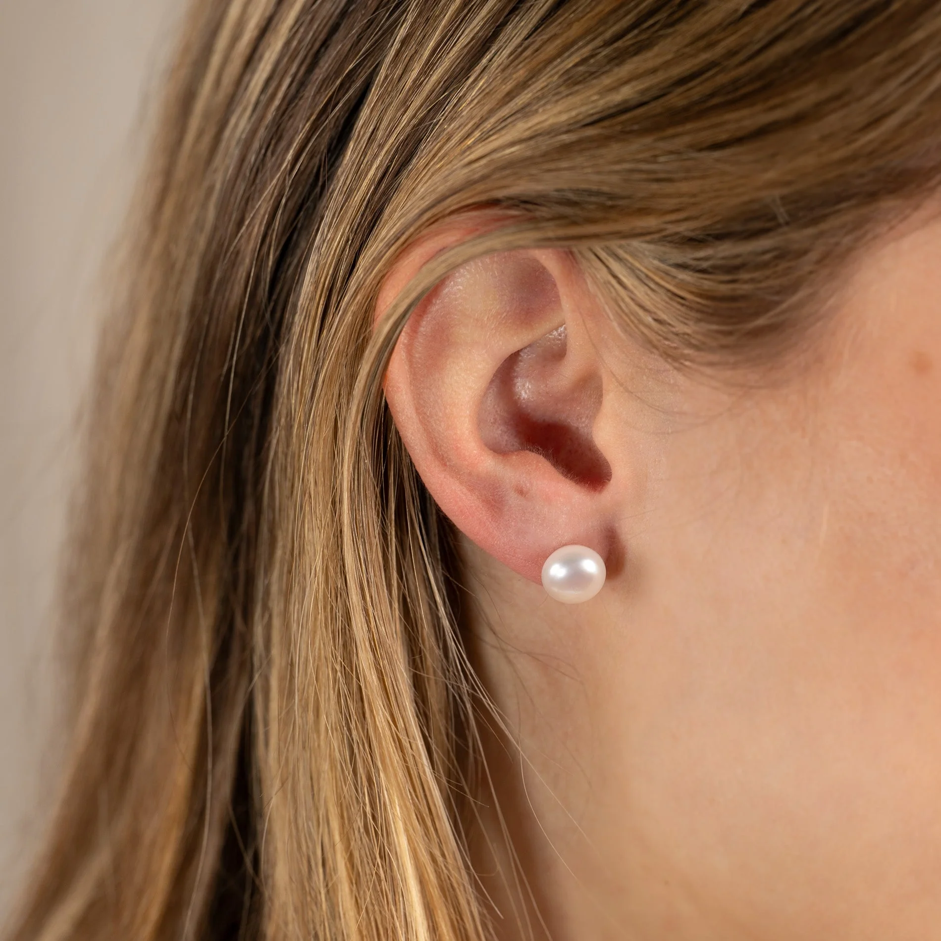 SIMPLE WHITE PEARL GOLDEN STUD EARRING - Image 12