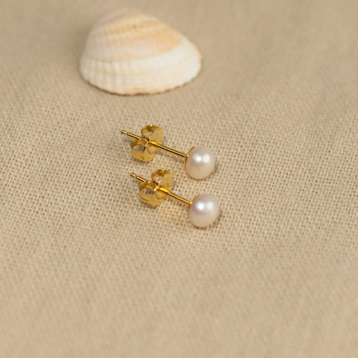SIMPLE WHITE PEARL GOLDEN STUD EARRING - Image 3