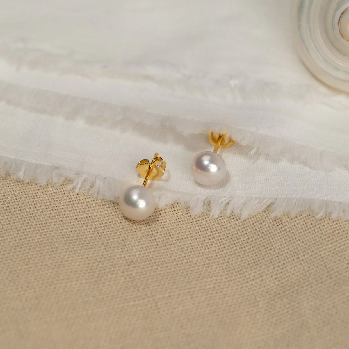 SIMPLE WHITE PEARL GOLDEN STUD EARRING - Image 7