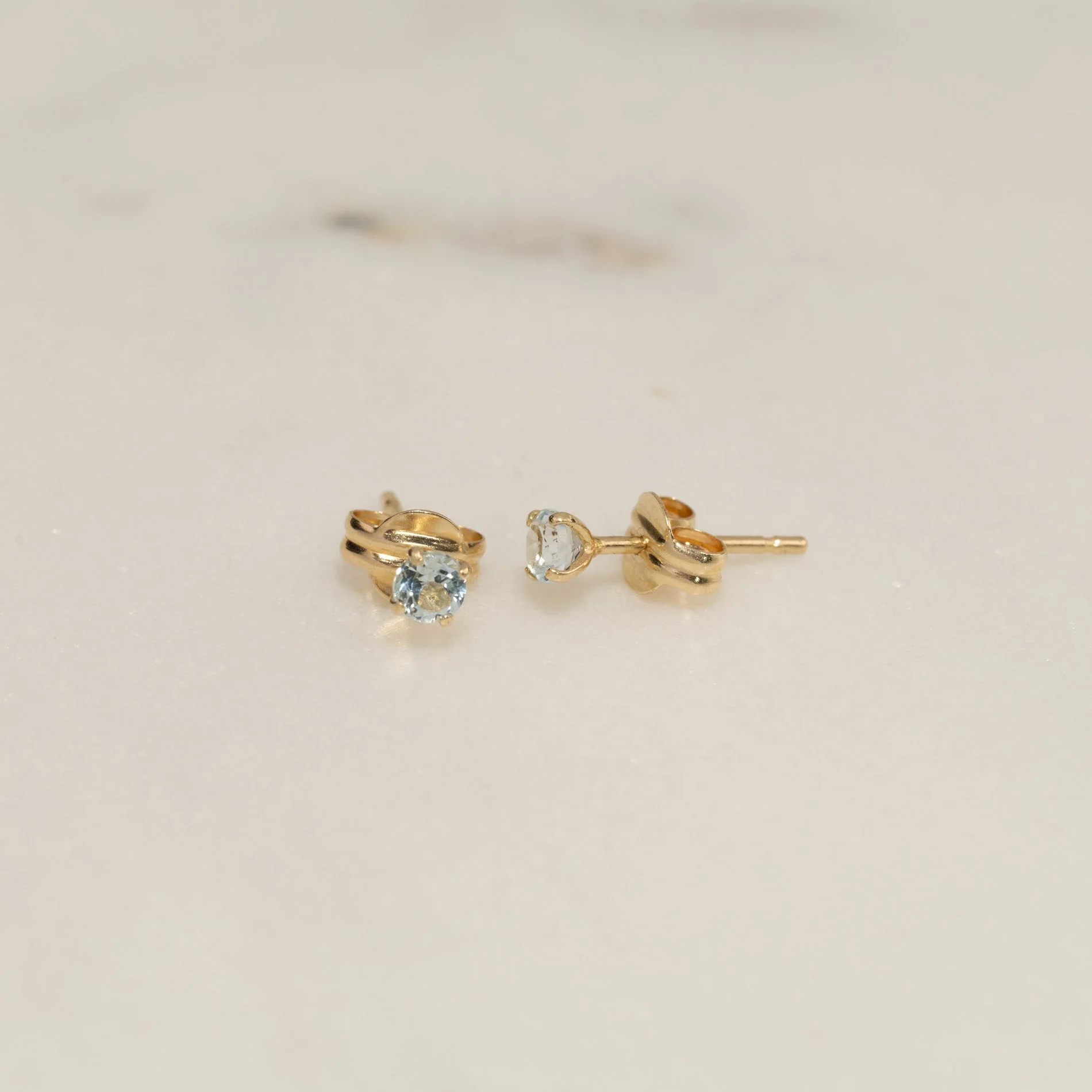 SOLEY BLUE TOPAZ SOLID GOLD STUD EARRING - Image 3