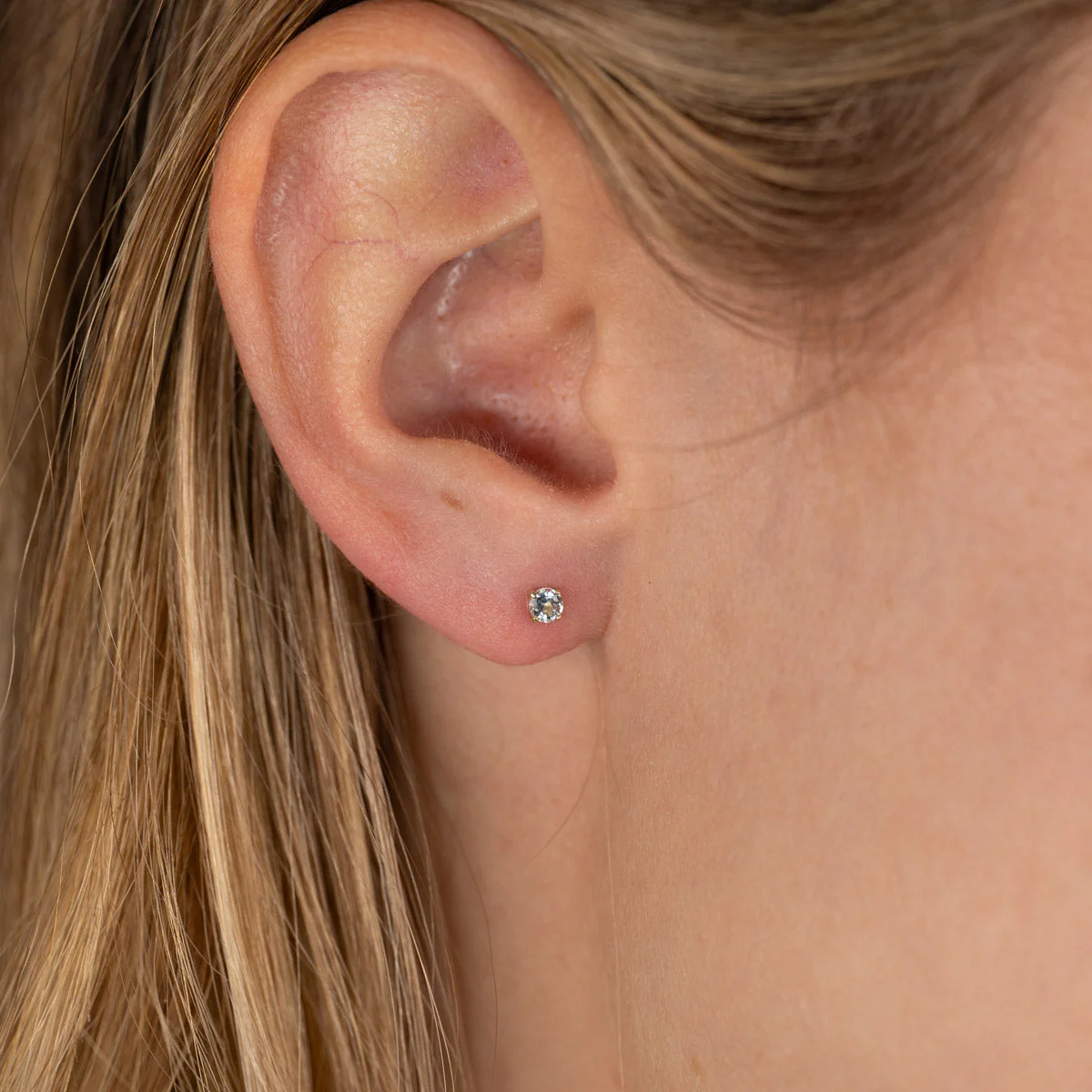 SOLEY BLUE TOPAZ SOLID GOLD STUD EARRING - Image 4